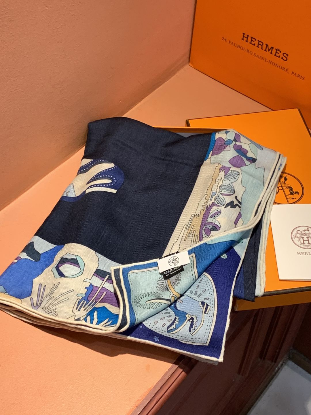 羊绒新款🆕👏👏买了都说好看‼️推荐💕爱马仕双面同色羊绒方巾【双面同色140】，顶级工艺超值‼️爱马仕专柜