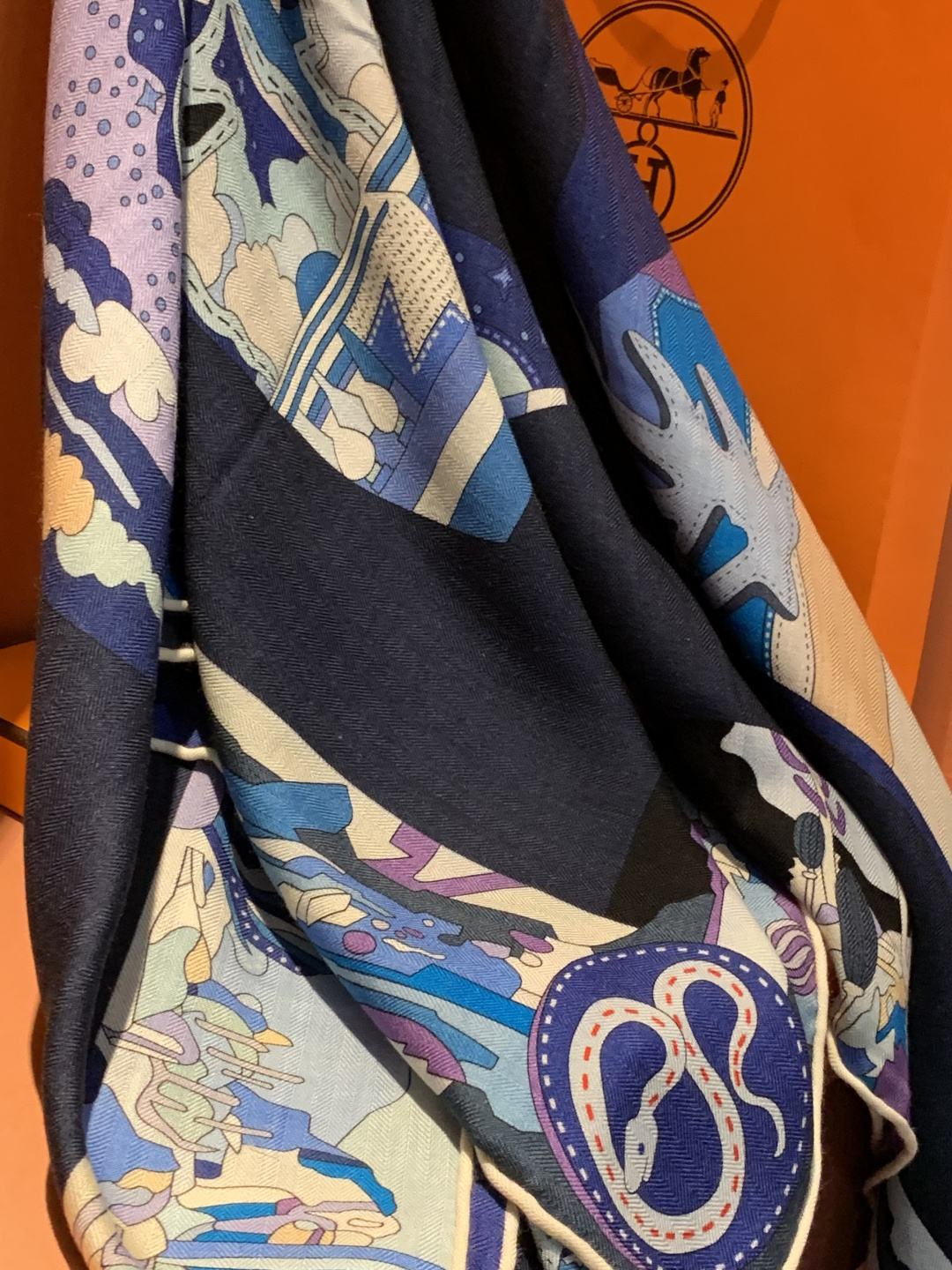 羊绒新款🆕👏👏买了都说好看‼️推荐💕爱马仕双面同色羊绒方巾【双面同色140】，顶级工艺超值‼️爱马仕专柜