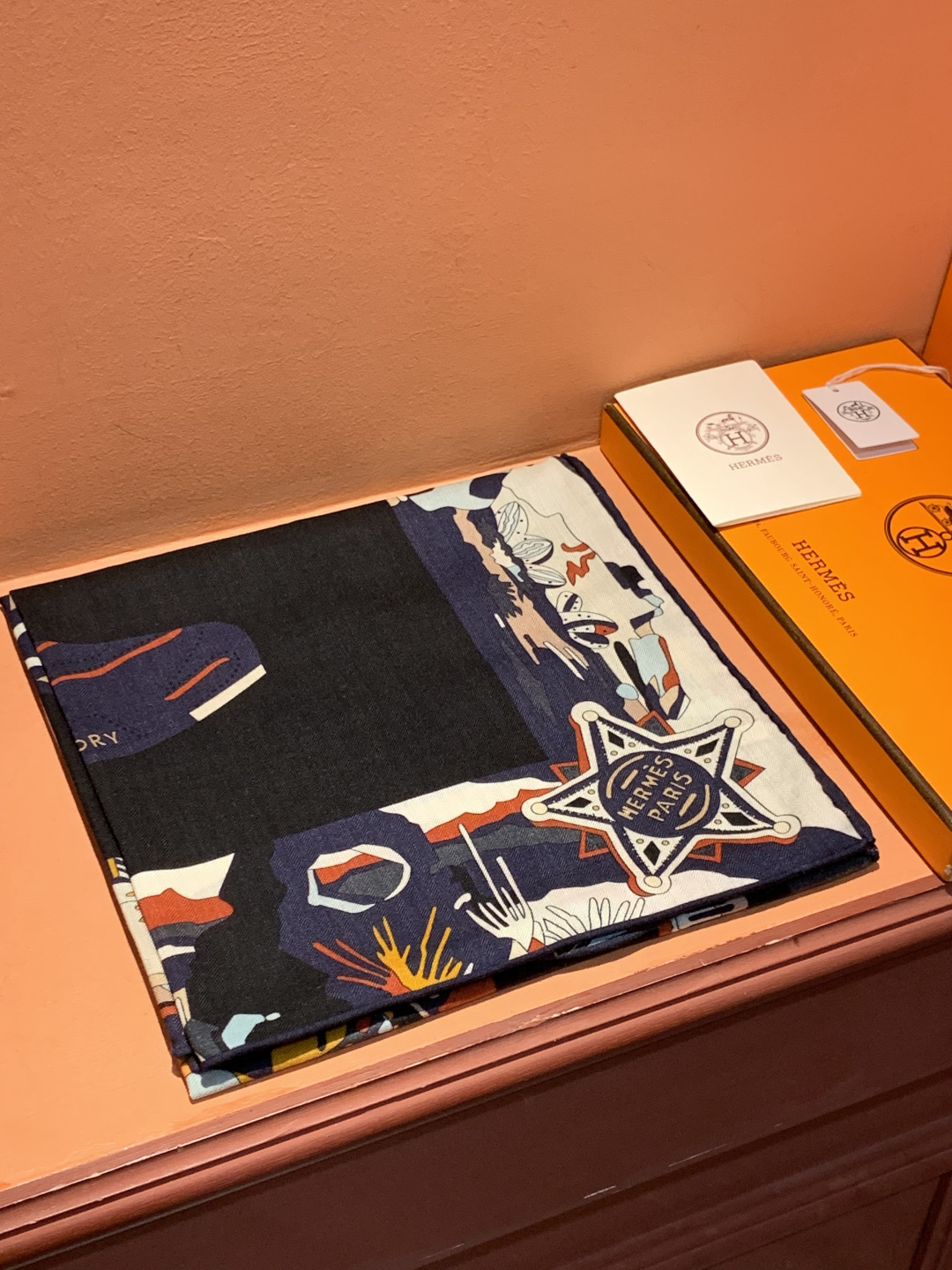 羊绒新款🆕👏👏买了都说好看‼️推荐💕爱马仕双面同色羊绒方巾【双面同色140】，顶级工艺超值‼️爱马仕专柜
