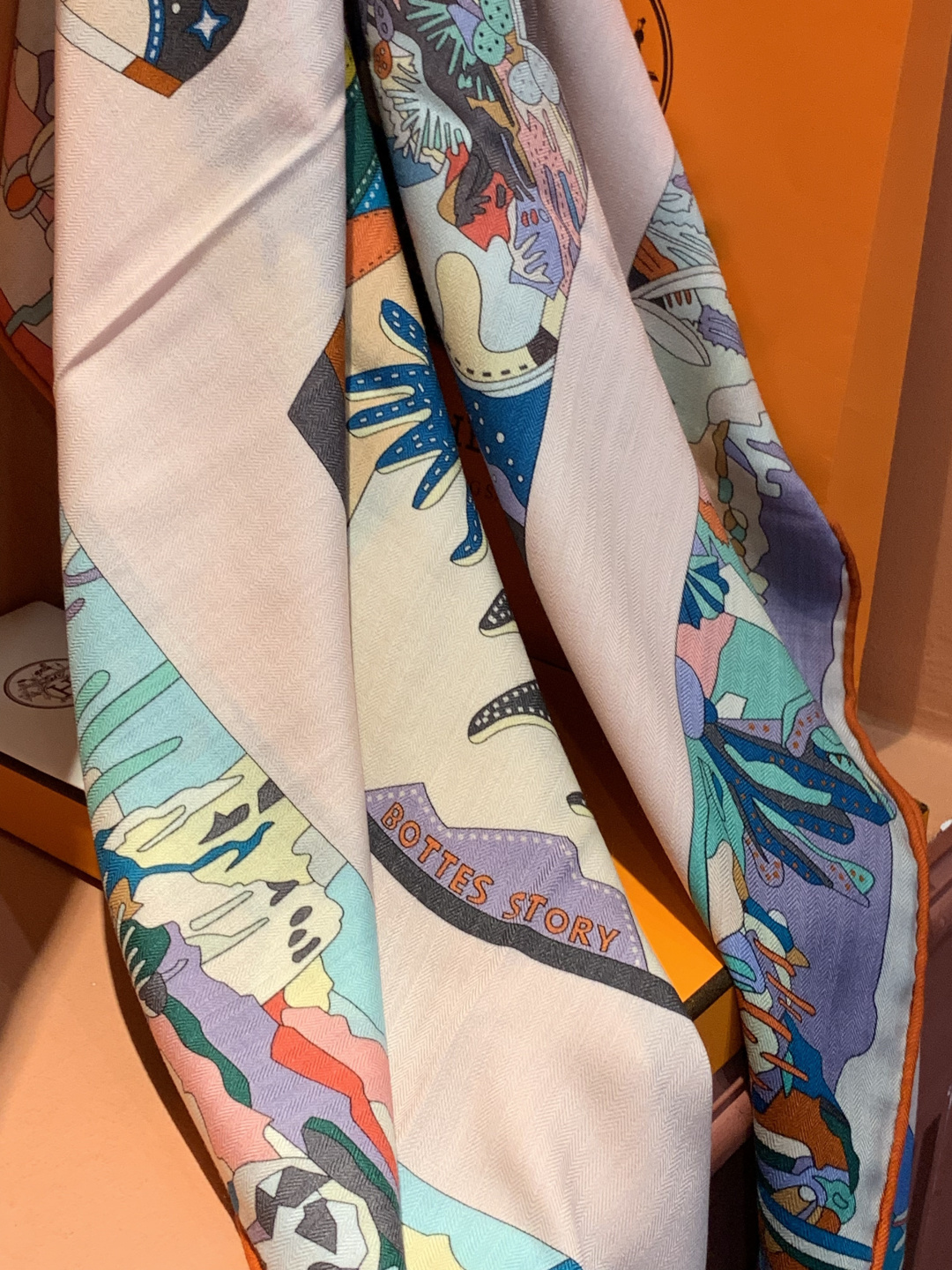 羊绒新款🆕👏👏买了都说好看‼️推荐💕爱马仕双面同色羊绒方巾【双面同色140】，顶级工艺超值‼️爱马仕专柜