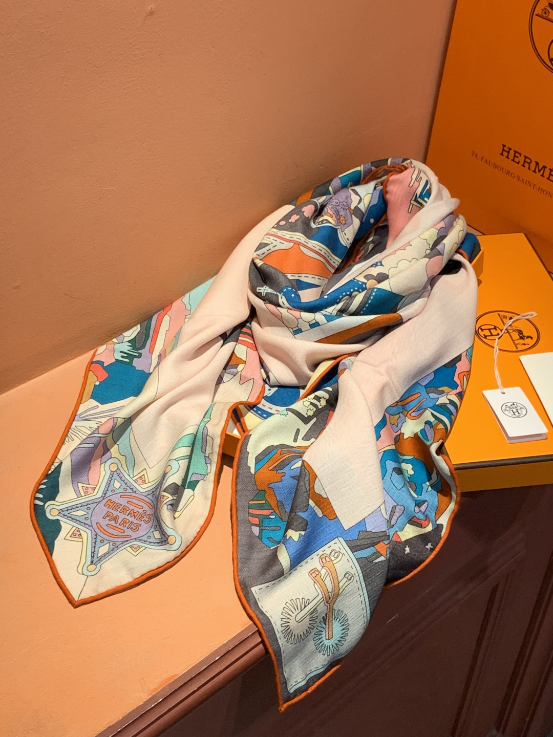 羊绒新款🆕👏👏买了都说好看‼️推荐💕爱马仕双面同色羊绒方巾【双面同色140】，顶级工艺超值‼️爱马仕专柜