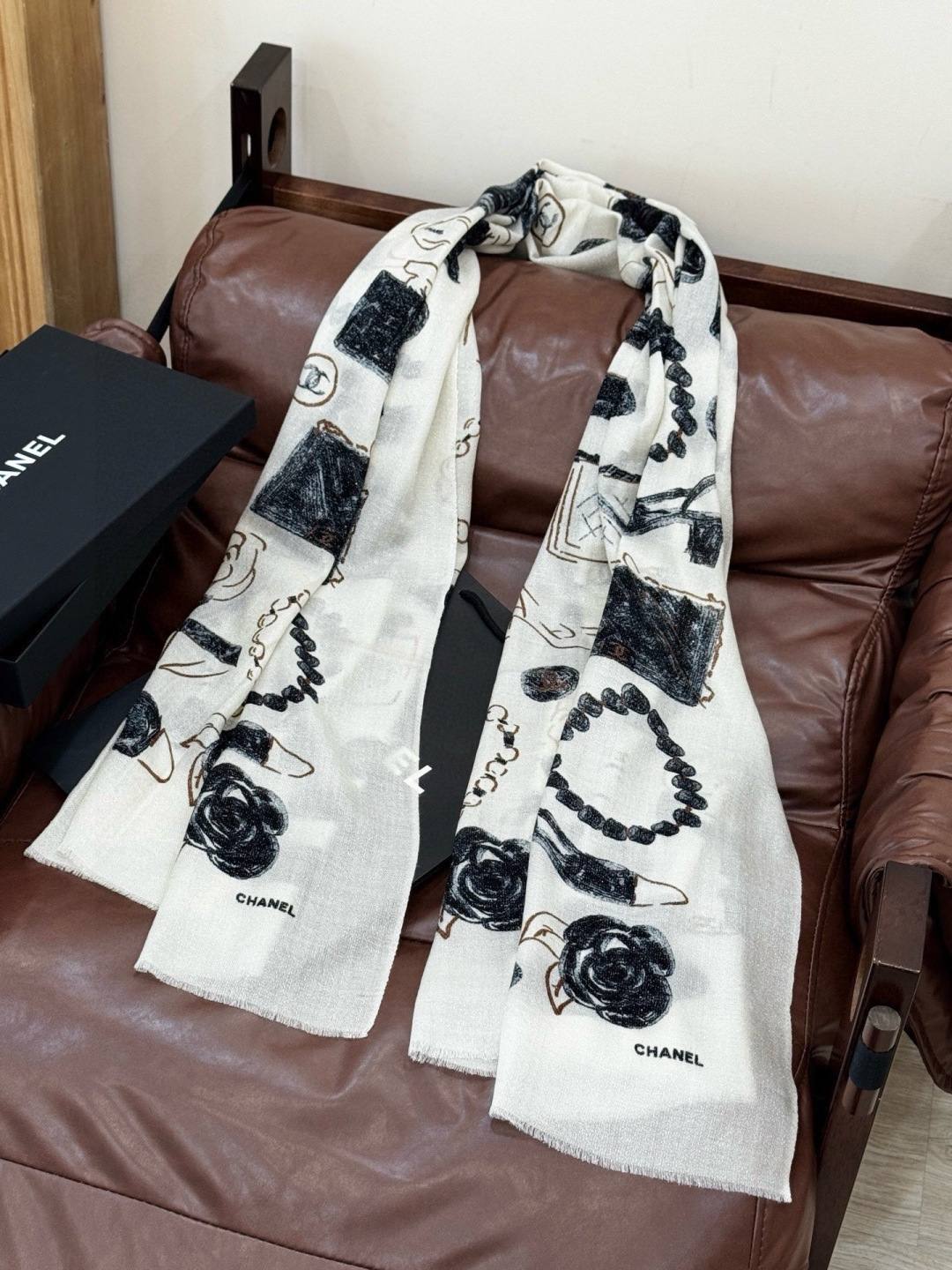 会发光发亮的围巾 💄💋新款客供银线💖羊绒面料长巾 😘美翻了[流泪]【小香徽标银线长巾】御用殿堂级极‼️新