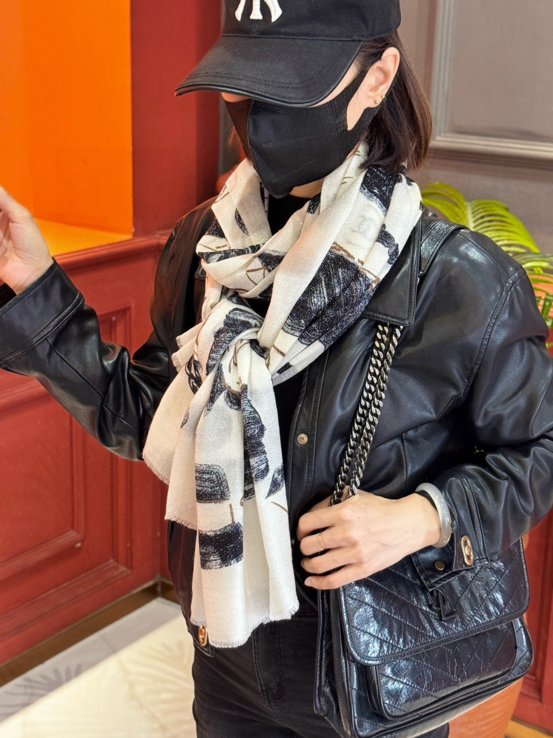 会发光发亮的围巾 💄💋新款客供银线💖羊绒面料长巾 😘美翻了[流泪]【小香徽标银线长巾】御用殿堂级极‼️新