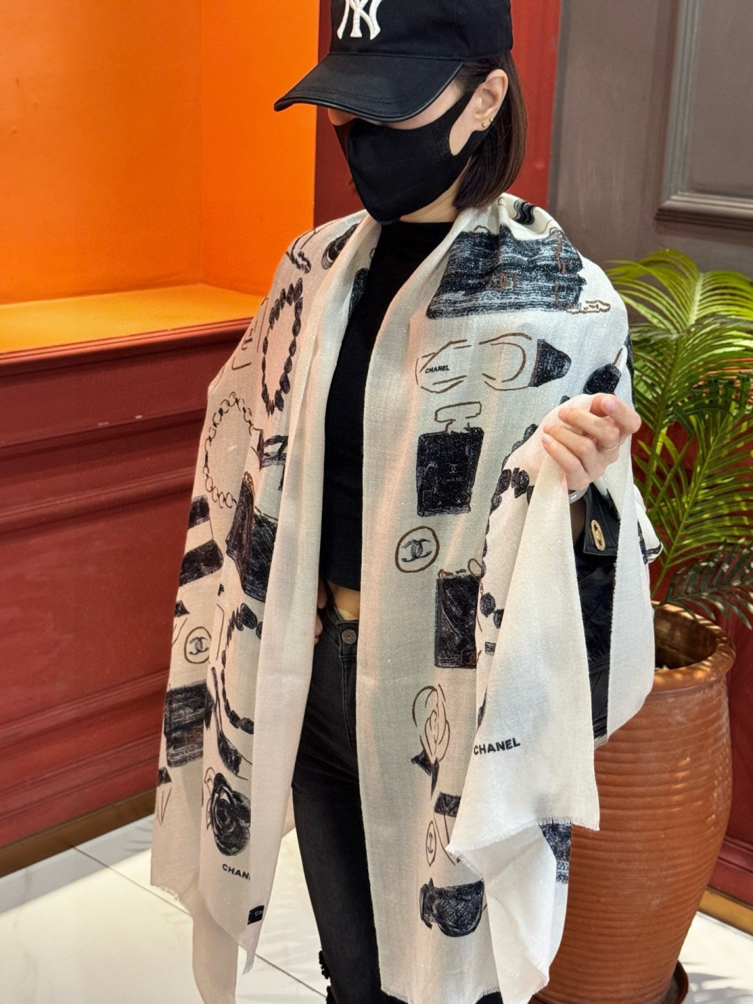 会发光发亮的围巾 💄💋新款客供银线💖羊绒面料长巾 😘美翻了[流泪]【小香徽标银线长巾】御用殿堂级极‼️新