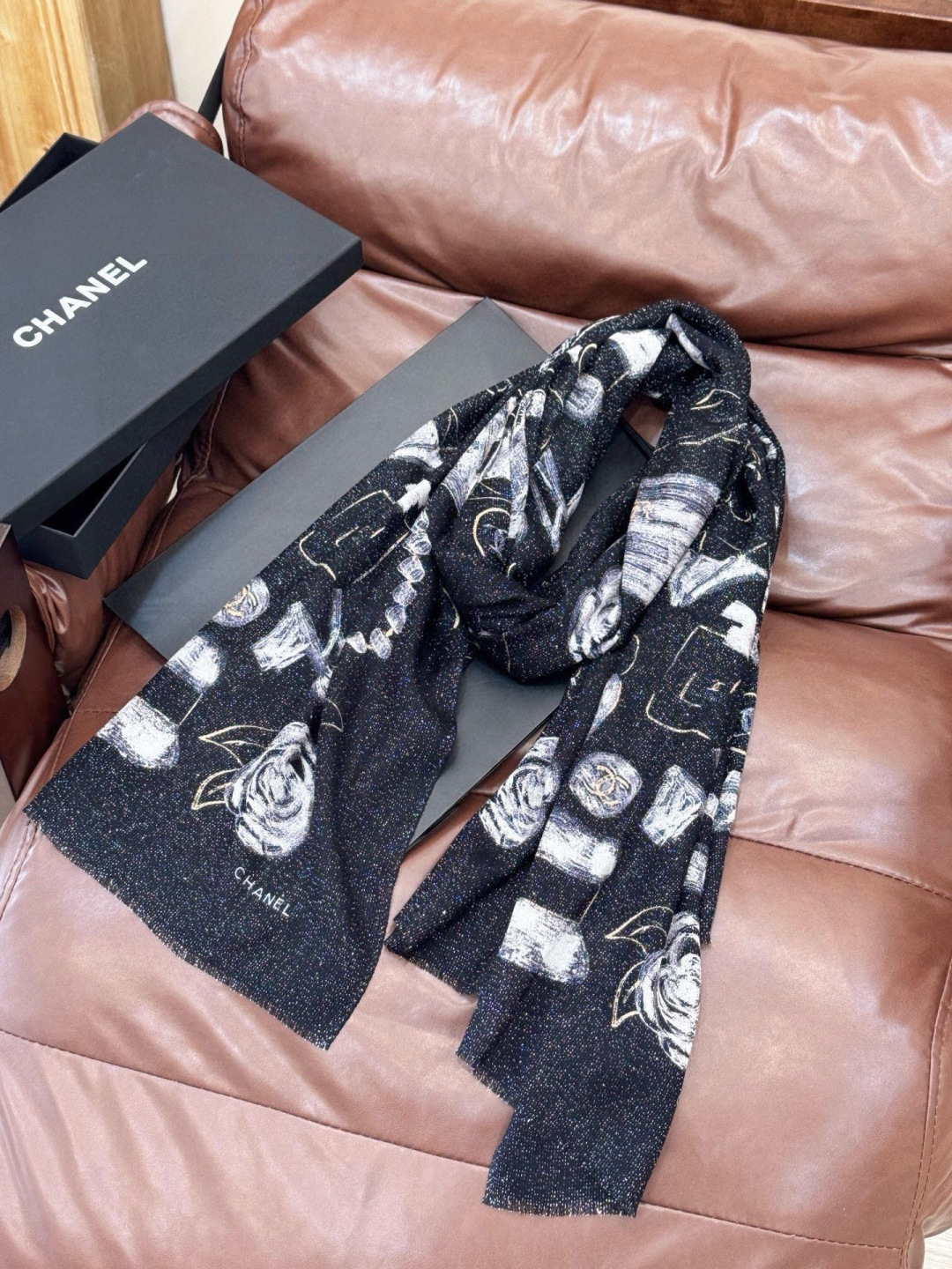 会发光发亮的围巾 💄💋新款客供银线💖羊绒面料长巾 😘美翻了[流泪]【小香徽标银线长巾】御用殿堂级极‼️新