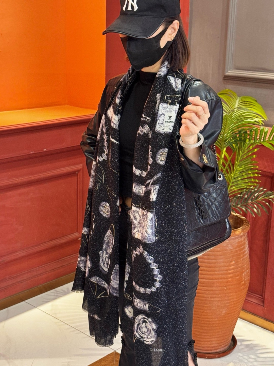 会发光发亮的围巾 💄💋新款客供银线💖羊绒面料长巾 😘美翻了[流泪]【小香徽标银线长巾】御用殿堂级极‼️新