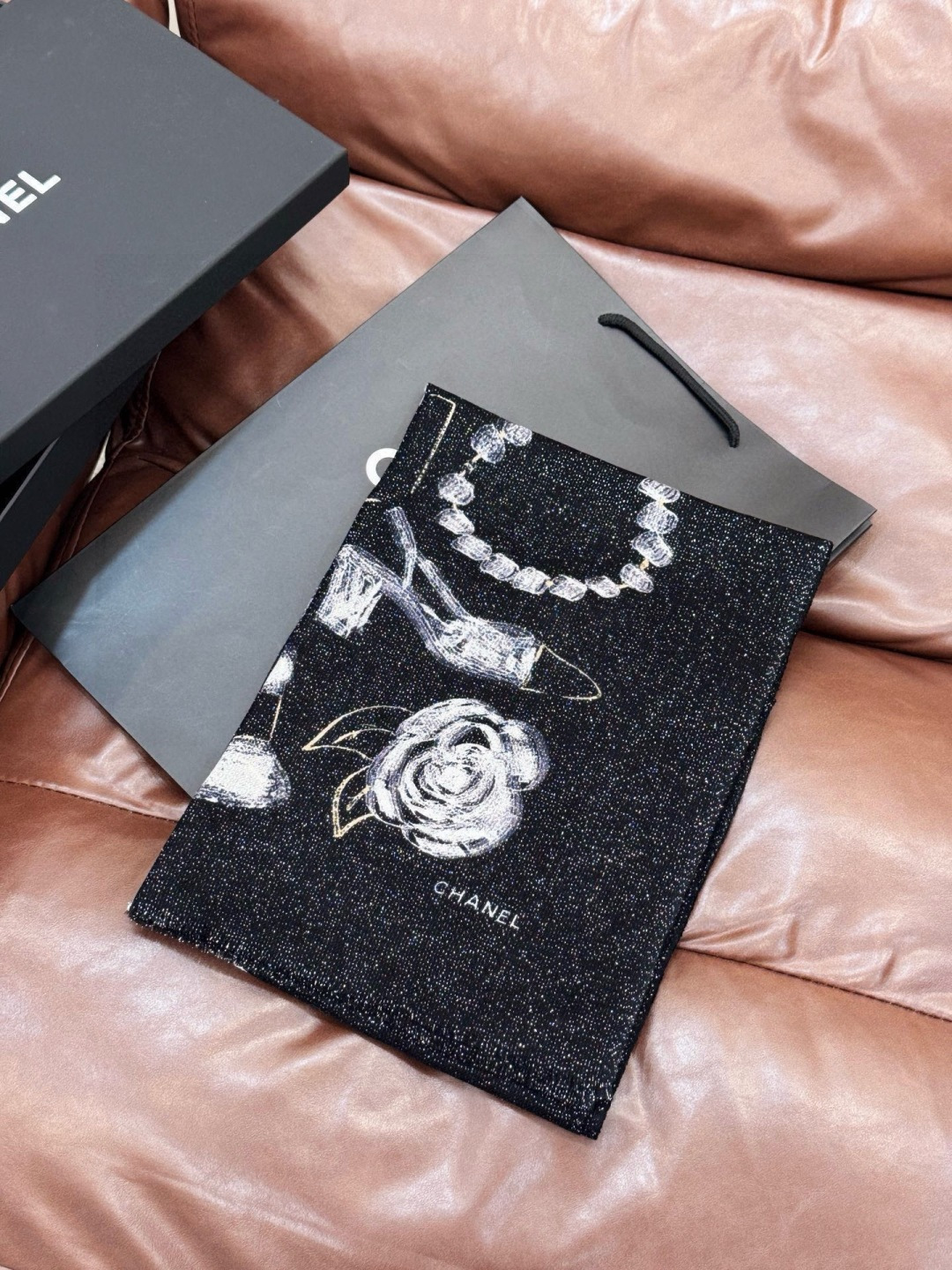 会发光发亮的围巾 💄💋新款客供银线💖羊绒面料长巾 😘美翻了[流泪]【小香徽标银线长巾】御用殿堂级极‼️新