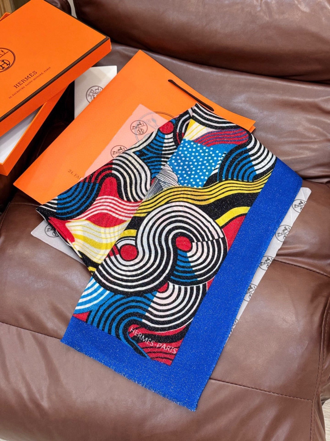 上新🌟 会发光发亮的围巾 💄💋新款客银丝+💖羊绒面料长巾 😘美翻了[流泪]H家【骏马披挂长巾】御用殿堂级