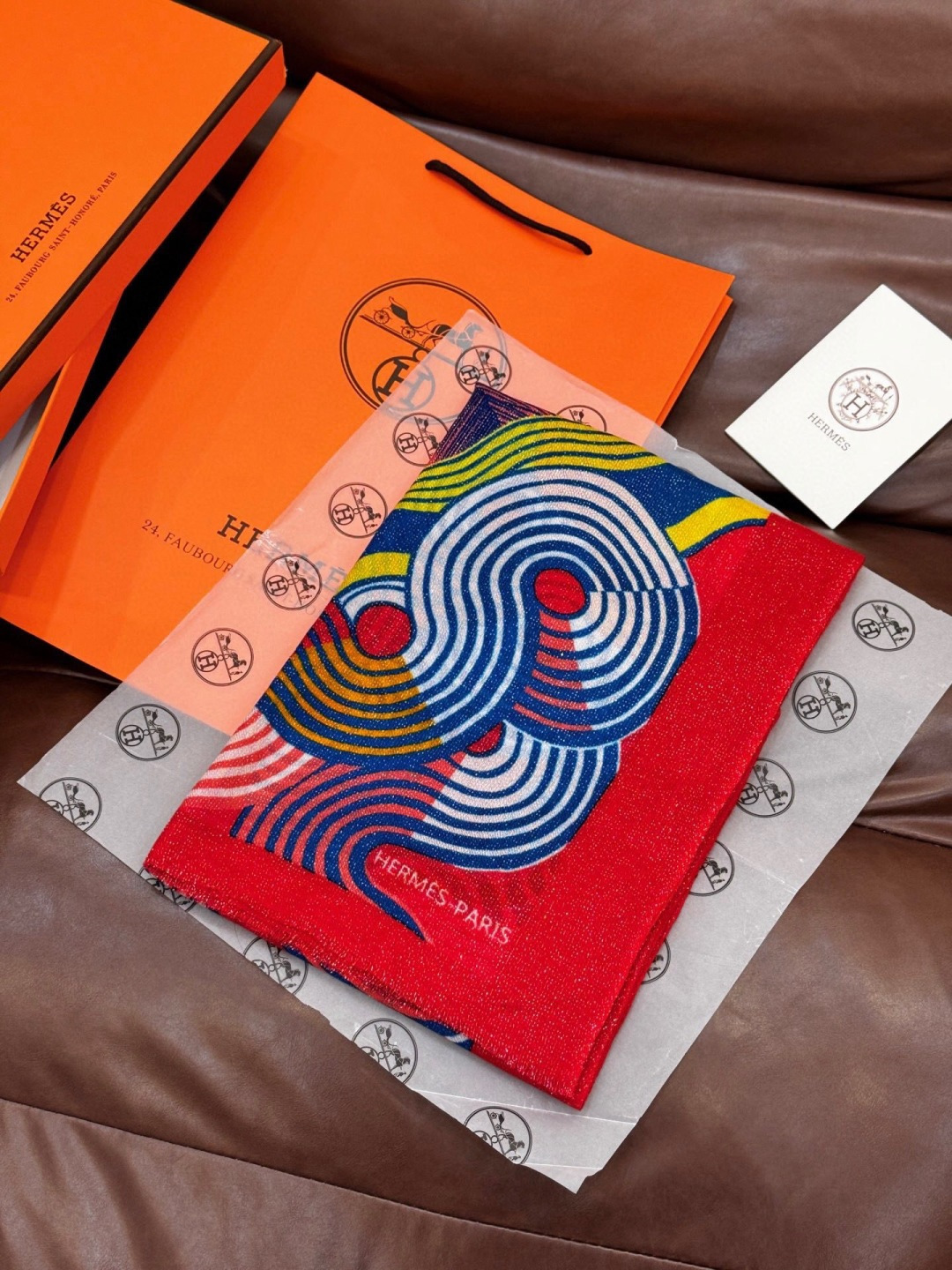 上新🌟 会发光发亮的围巾 💄💋新款客银丝+💖羊绒面料长巾 😘美翻了[流泪]H家【骏马披挂长巾】御用殿堂级