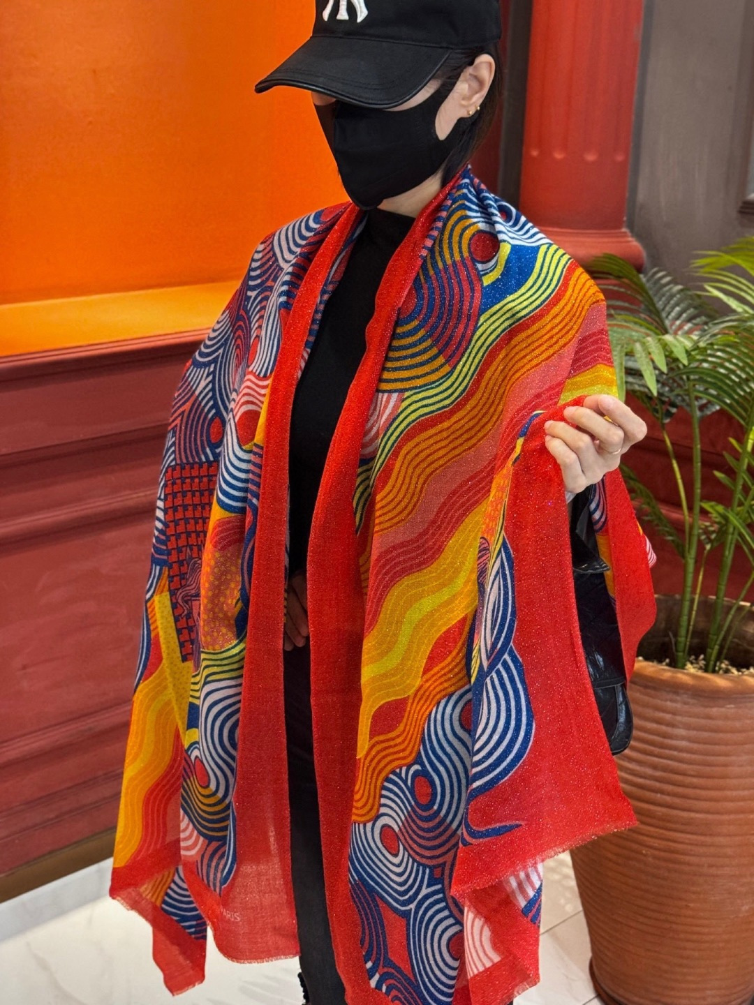 上新🌟 会发光发亮的围巾 💄💋新款客银丝+💖羊绒面料长巾 😘美翻了[流泪]H家【骏马披挂长巾】御用殿堂级