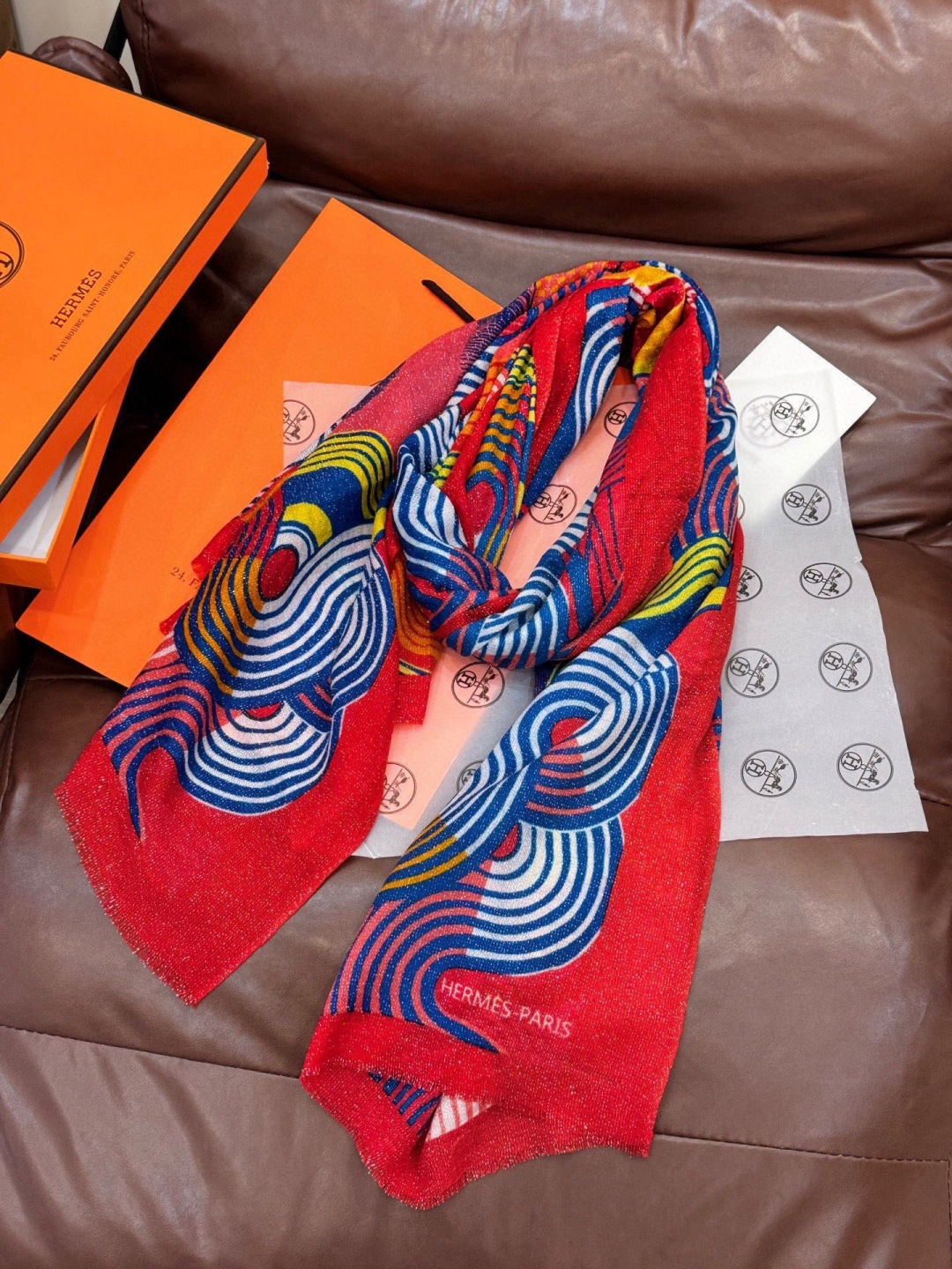 上新🌟 会发光发亮的围巾 💄💋新款客银丝+💖羊绒面料长巾 😘美翻了[流泪]H家【骏马披挂长巾】御用殿堂级