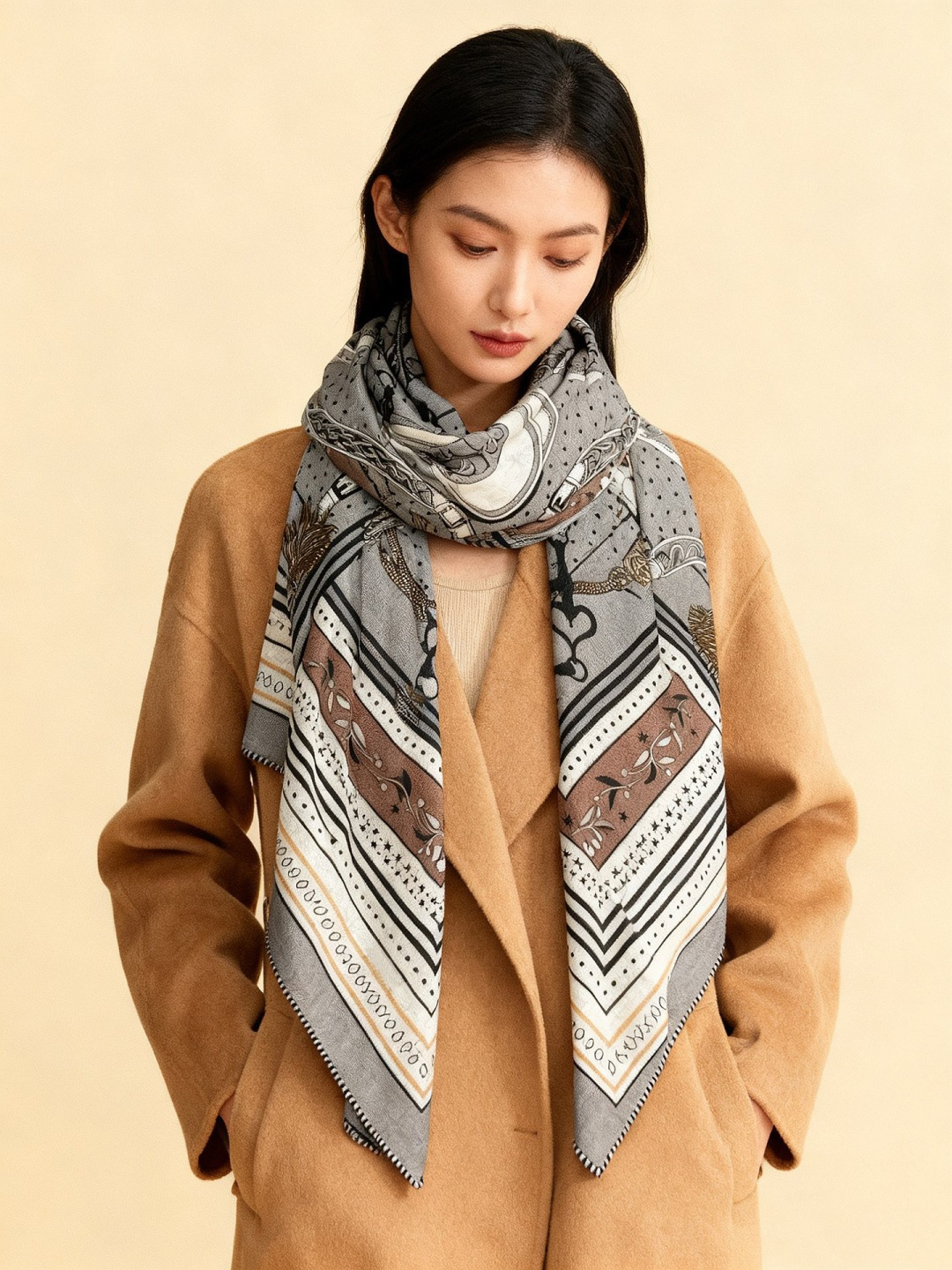 上新💕。丝绒方巾 【爱马仕2025春夏 亚马逊的庆典 Bandana，佩斯利花纹，生机勃勃的图案】（双面