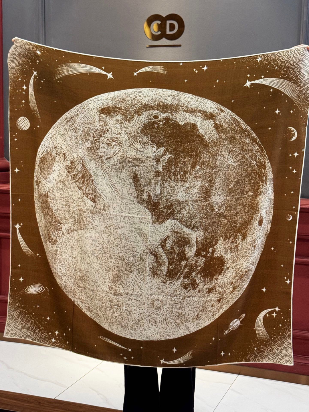 HERMES爱马仕新款|月光飞马Clair de Lune羊绒和真丝披肩，手工卷边(70%羊绒，30%真