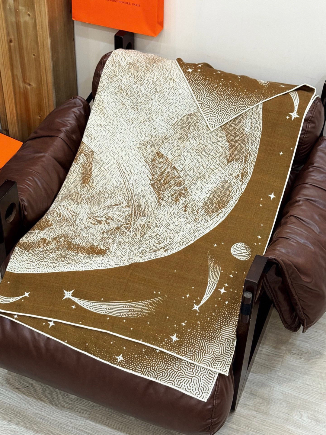 HERMES爱马仕新款|月光飞马Clair de Lune羊绒和真丝披肩，手工卷边(70%羊绒，30%真