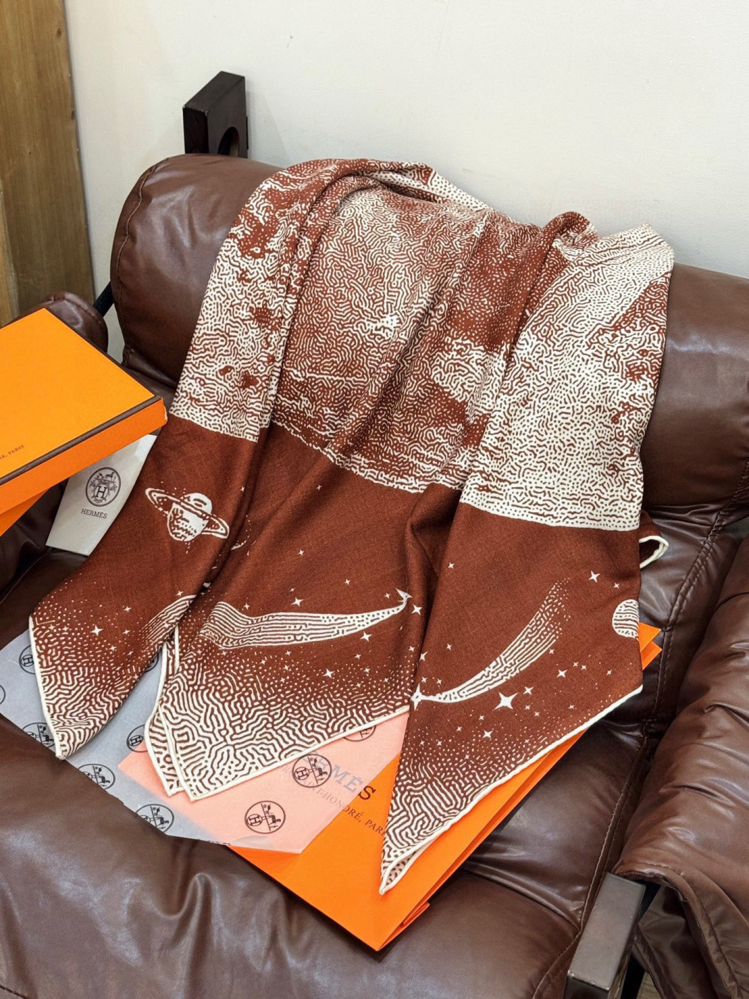 HERMES爱马仕新款|月光飞马Clair de Lune羊绒和真丝披肩，手工卷边(70%羊绒，30%真