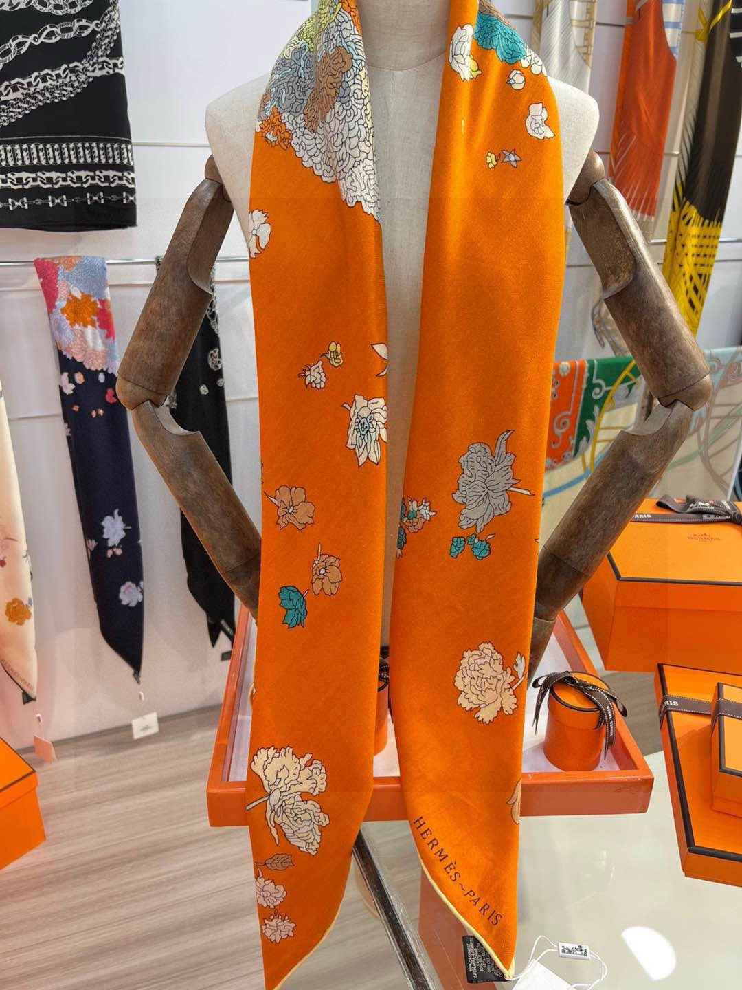 ❤ 双面同色【▪️卓尔不凡，高级有气场！！】非常抬人，带点故事的精彩！永远加分的hermes艺术单品！美