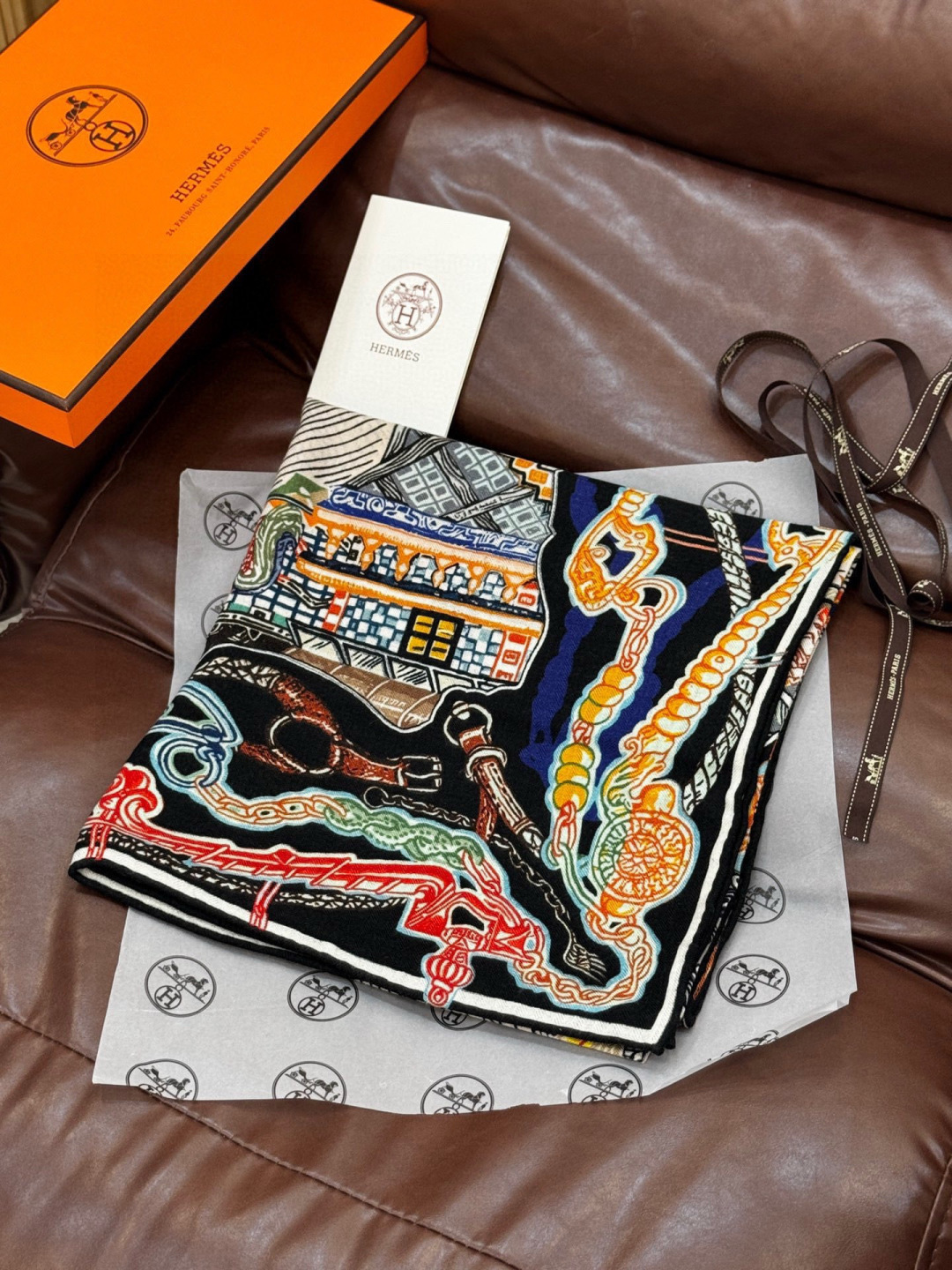 新款 秋冬搭配利器❗️顶级双面同色真丝羊绒披肩！！点睛精彩，图案和配色都超级喜欢，又一款双面配色工艺设计