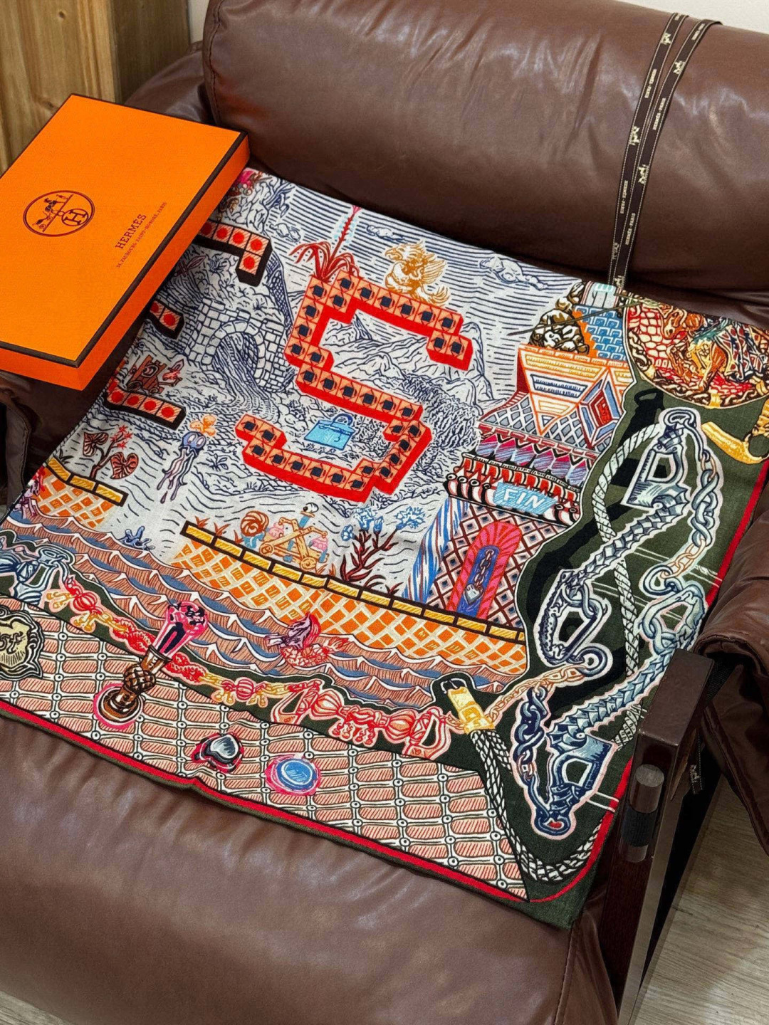 新款 秋冬搭配利器❗️顶级双面同色真丝羊绒披肩！！点睛精彩，图案和配色都超级喜欢，又一款双面配色工艺设计