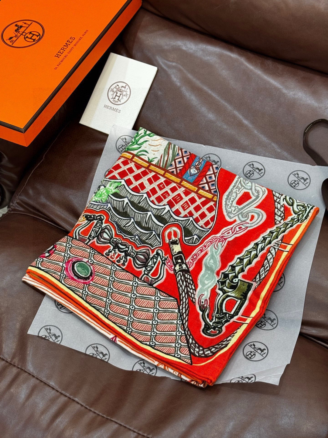 新款 秋冬搭配利器❗️顶级双面同色真丝羊绒披肩！！点睛精彩，图案和配色都超级喜欢，又一款双面配色工艺设计