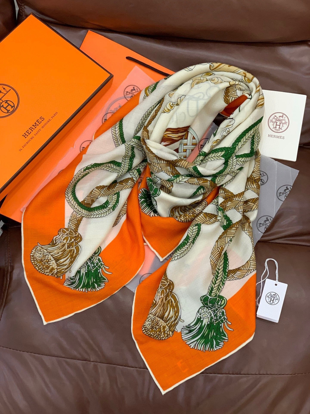 💟2025年秋冬上新💞【双面同色丝毛方巾】手工卷边山羊绒和真丝混纺披肩（70%山羊绒，30%桑蚕丝）这款