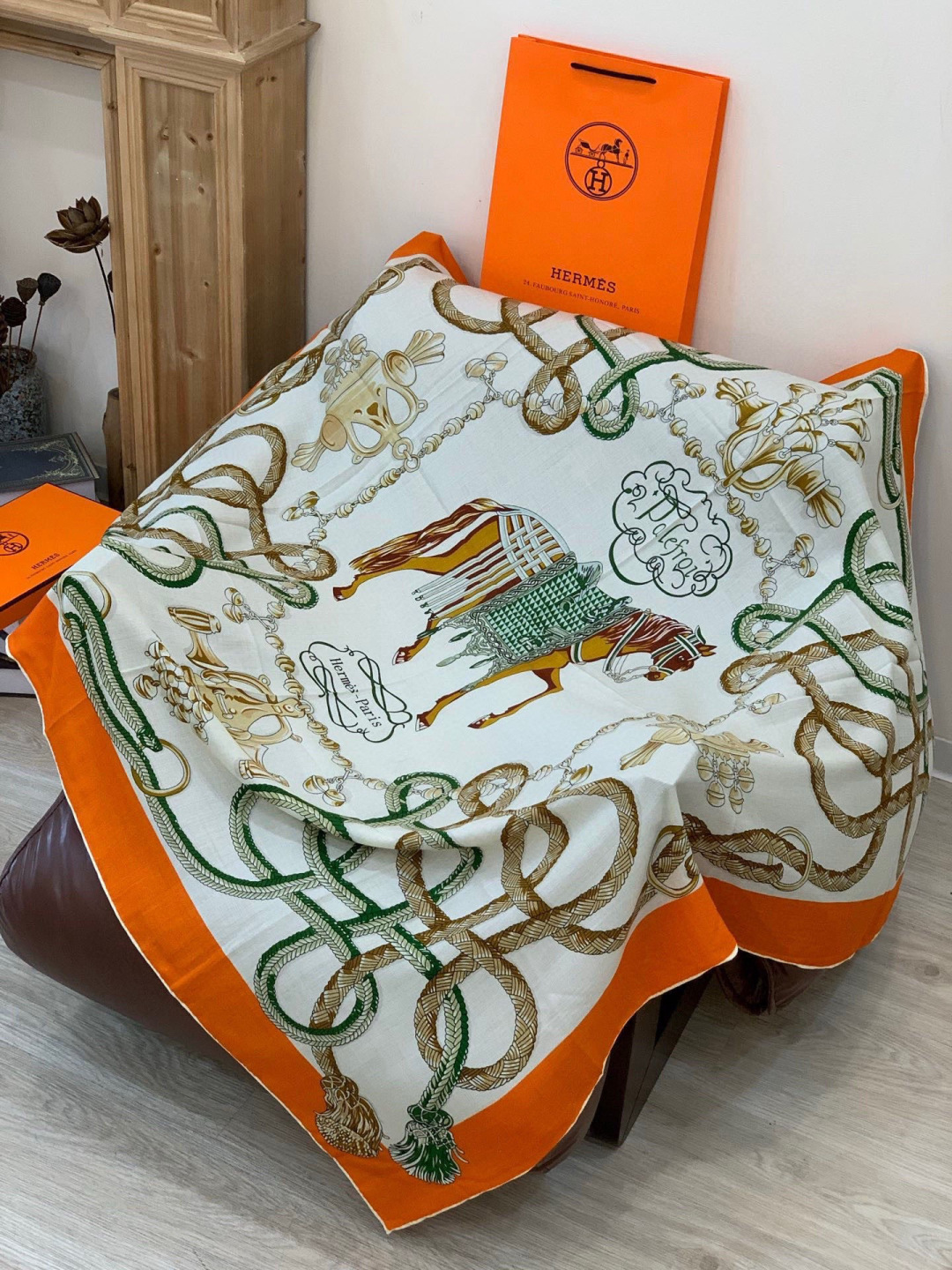 💟2025年秋冬上新💞【双面同色丝毛方巾】手工卷边山羊绒和真丝混纺披肩（70%山羊绒，30%桑蚕丝）这款