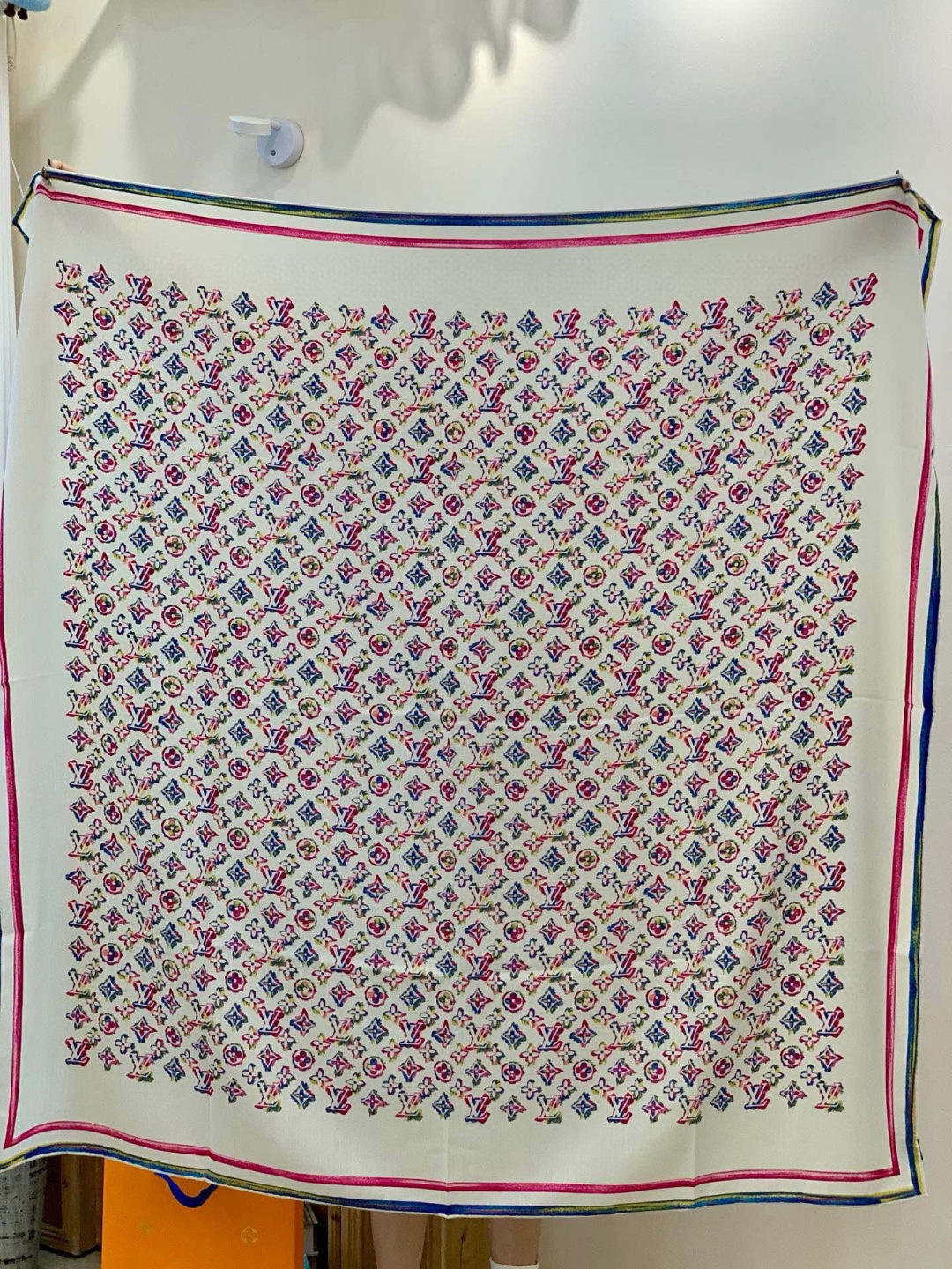 LV x TM 140披肩【140顶级丝绒双面同色披肩】本款LVxTMMonogram Multicol