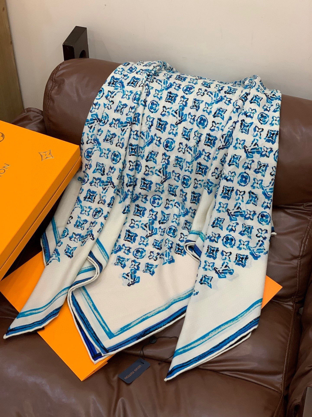 LV x TM 140披肩【140顶级丝绒双面同色披肩】本款LVxTMMonogram Multicol