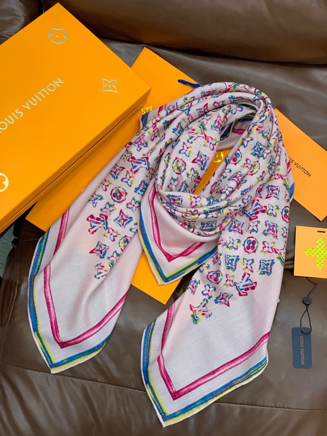 LV x TM 140披肩【140顶级丝绒双面同色披肩】本款LVxTMMonogram Multicol