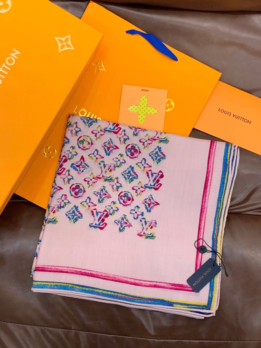 LV x TM 140披肩【140顶级丝绒双面同色披肩】本款LVxTMMonogram Multicol