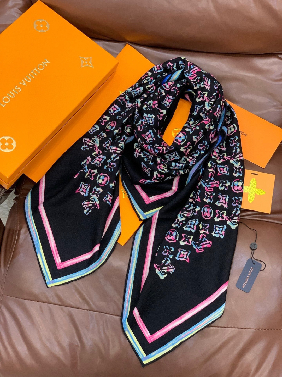 LV x TM 140披肩【140顶级丝绒双面同色披肩】本款LVxTMMonogram Multicol