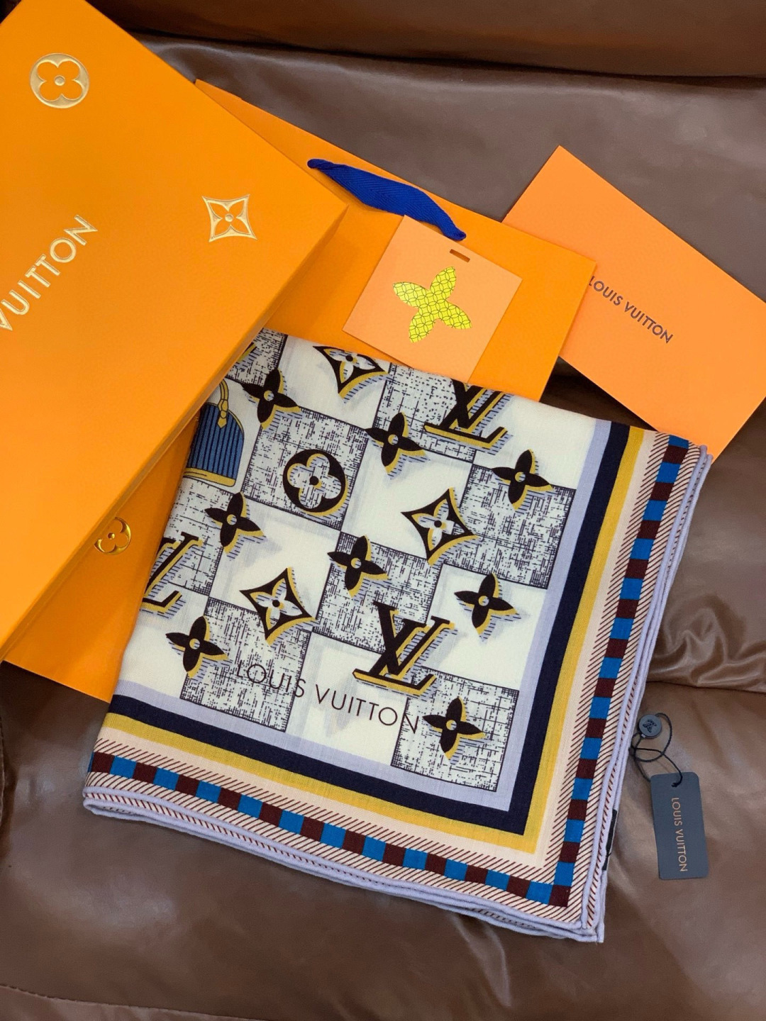 LV x TM 140披肩【140顶级丝绒双面同色披肩】本款LVxTMMonogram Multicol