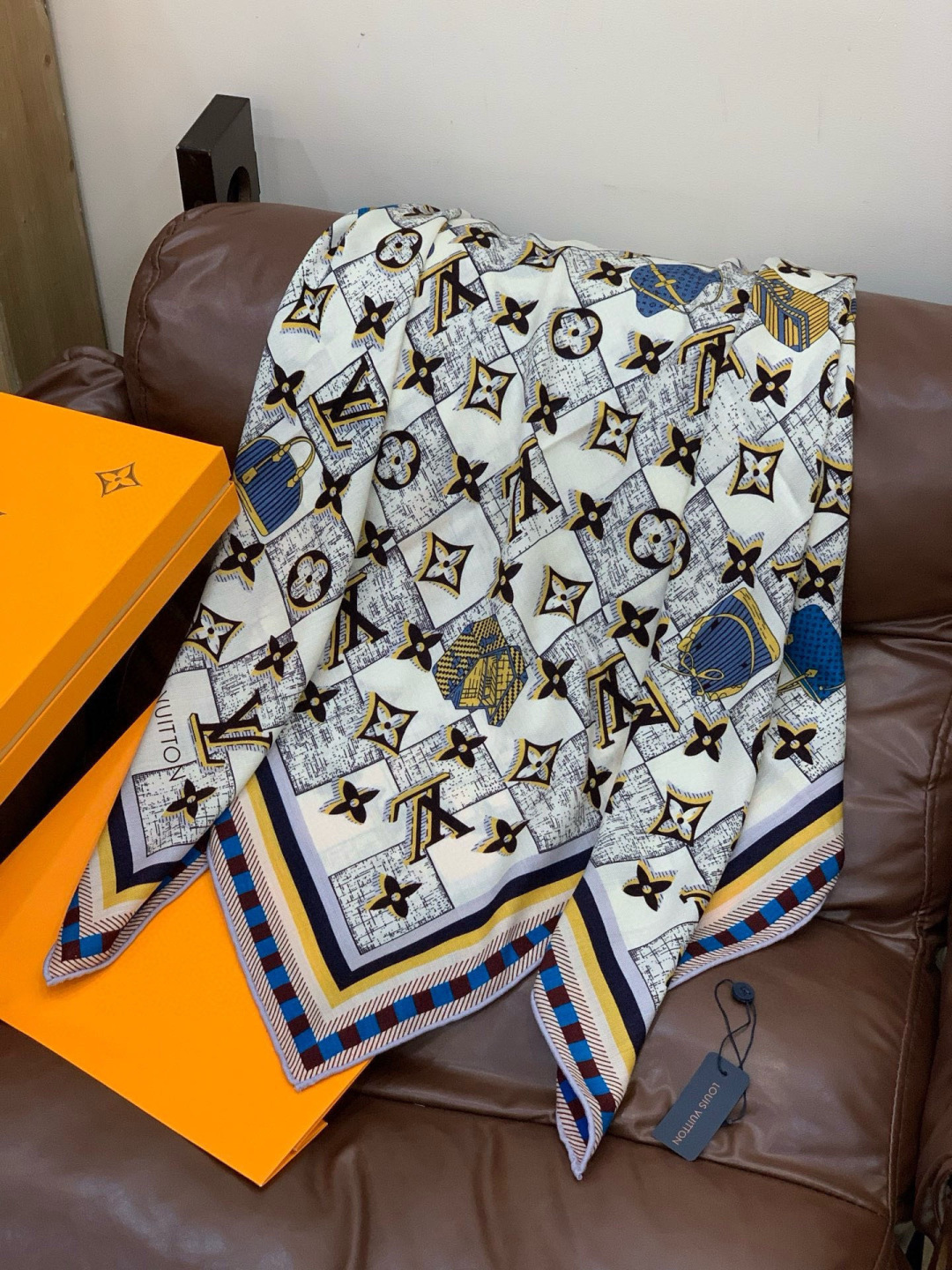 LV x TM 140披肩【140顶级丝绒双面同色披肩】本款LVxTMMonogram Multicol