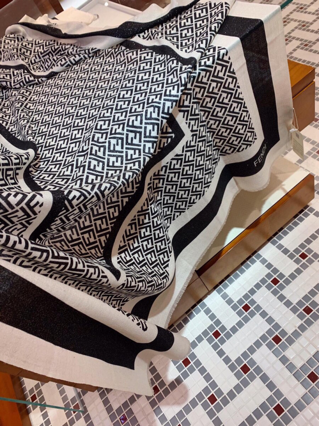 【▪️闪光女神披肩，璀璨夺目】Fendi神仙级好物！！！简约款做出内涵特别不容易！版型，柔软度，手感等都