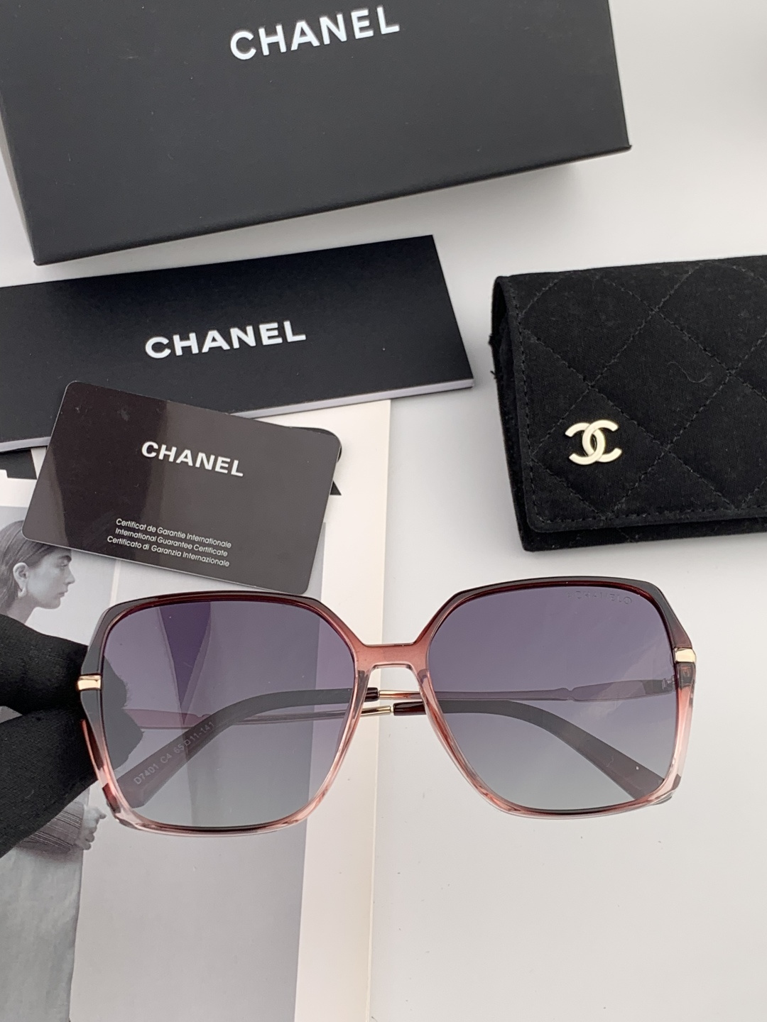 香奈儿 太阳镜🌞 2025开春新品超轻墨镜🆕众多博主网红都有配戴的 很有设计感 超前时尚💕 镜腿立体感十