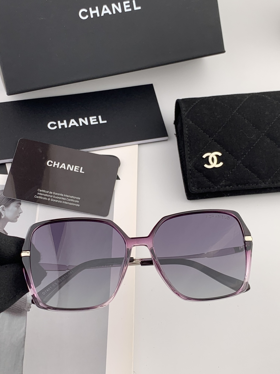 香奈儿 太阳镜🌞 2025开春新品超轻墨镜🆕众多博主网红都有配戴的 很有设计感 超前时尚💕 镜腿立体感十