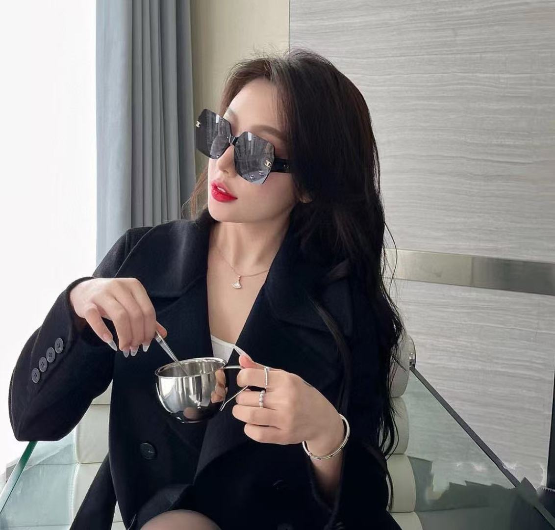 【TR偏光系列】香奈儿 开春新款 经典的方框设计，不挑脸型，无论搭配大衣还是连衣裙都非常显气质 偏光镜片