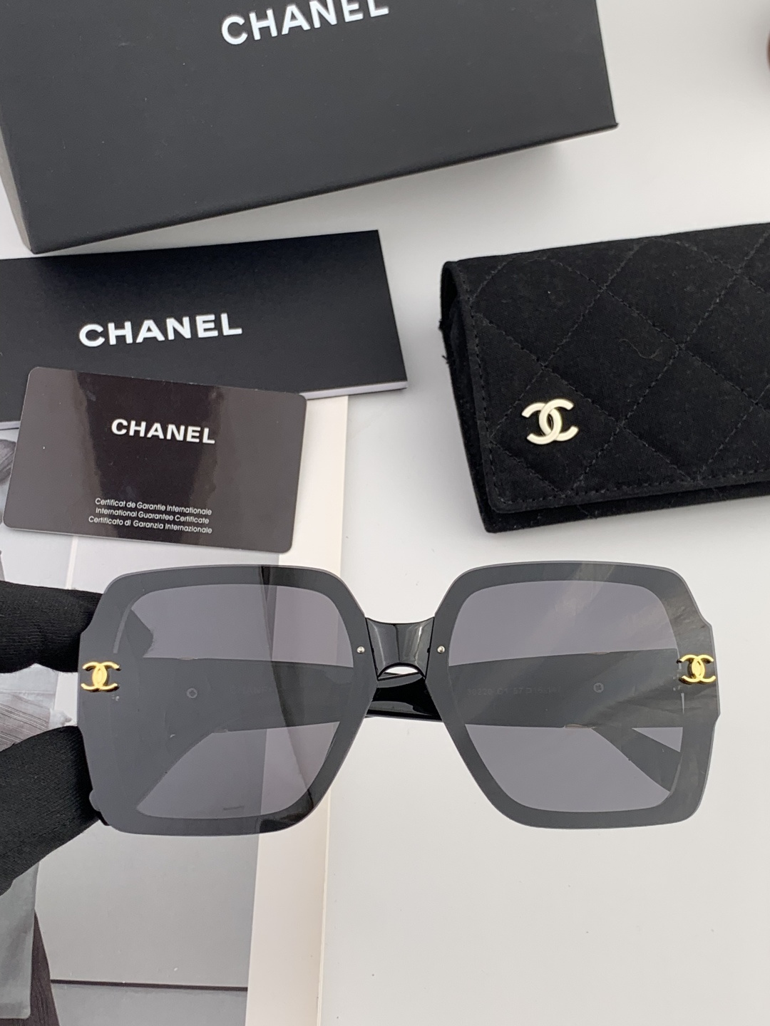 【TR偏光系列】香奈儿 开春新款 经典的方框设计，不挑脸型，无论搭配大衣还是连衣裙都非常显气质 偏光镜片