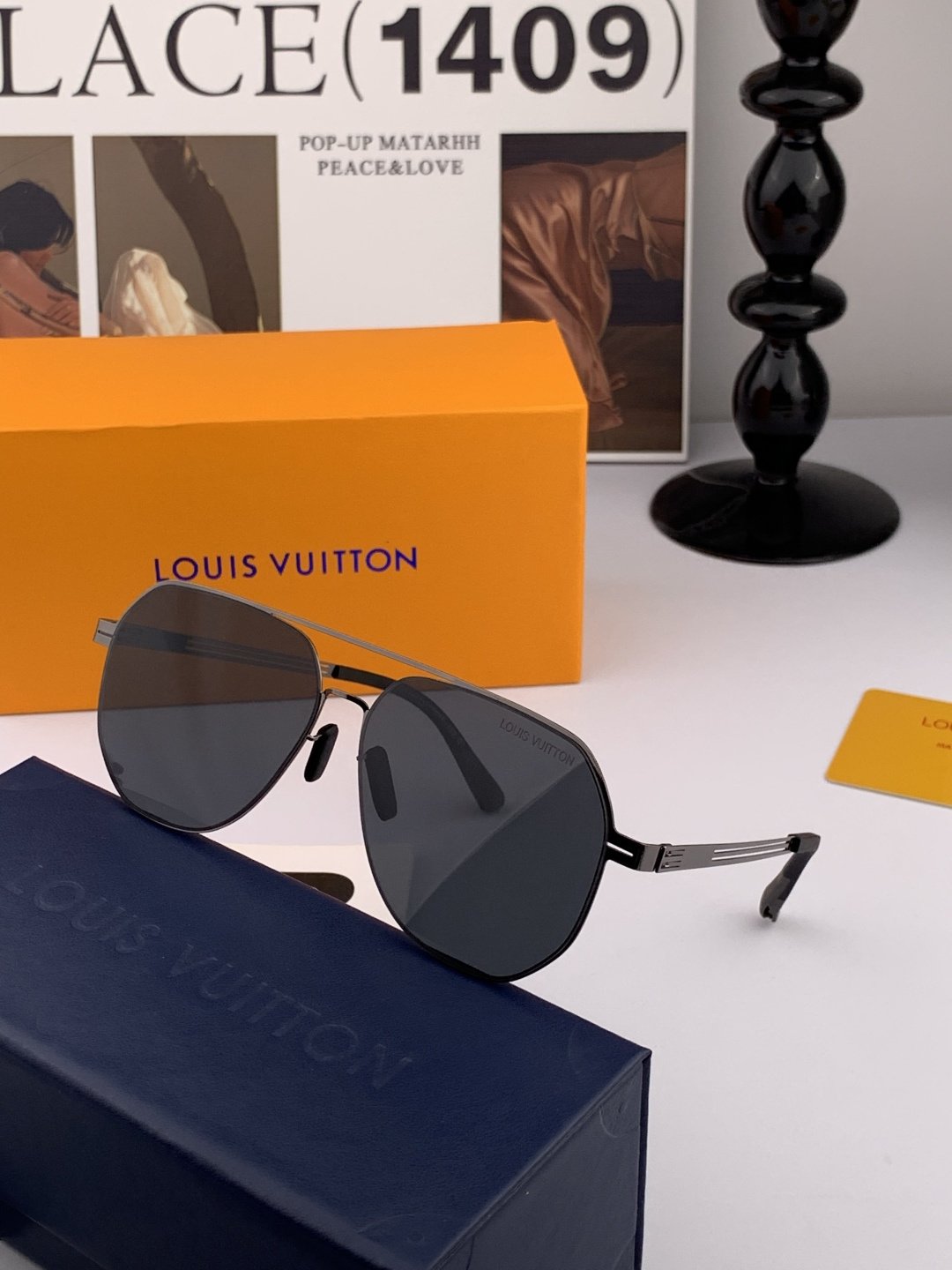 ♦️LV 2025新款男女情侣款太阳镜多边形墨镜iP电镀永不褪色 超轻超有弹性整幅眼镜无螺丝重要的是压不