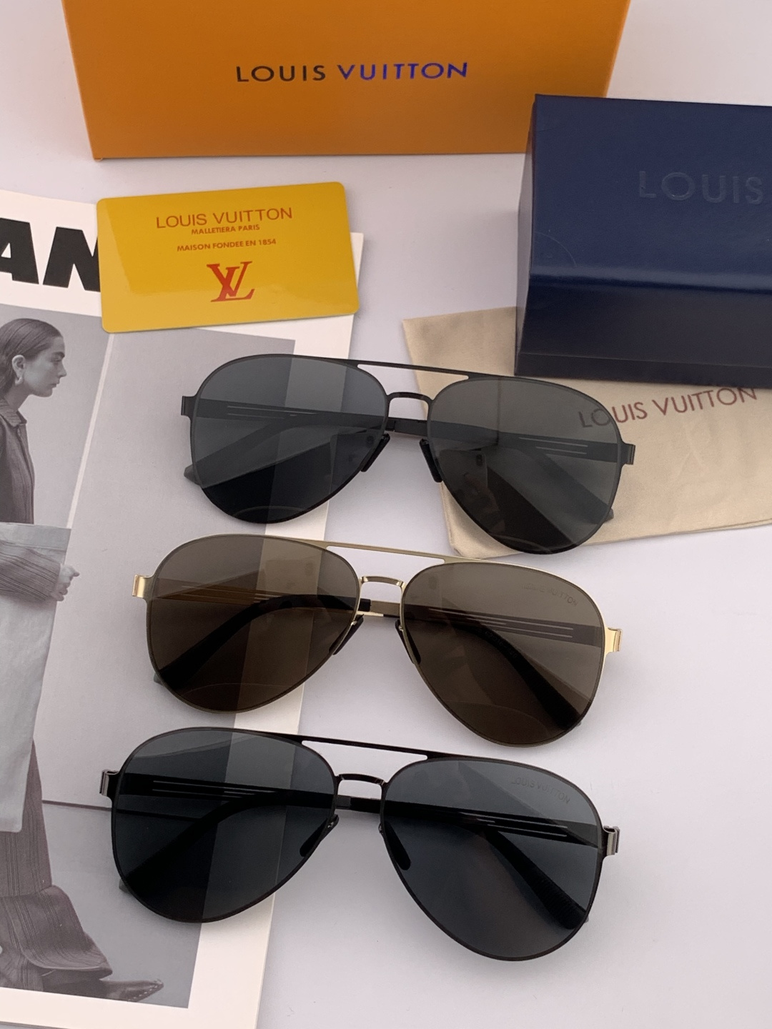 ♦️LV 2025新款男女情侣款太阳镜多边形墨镜iP电镀永不褪色 超轻超有弹性整幅眼镜无螺丝重要的是压不