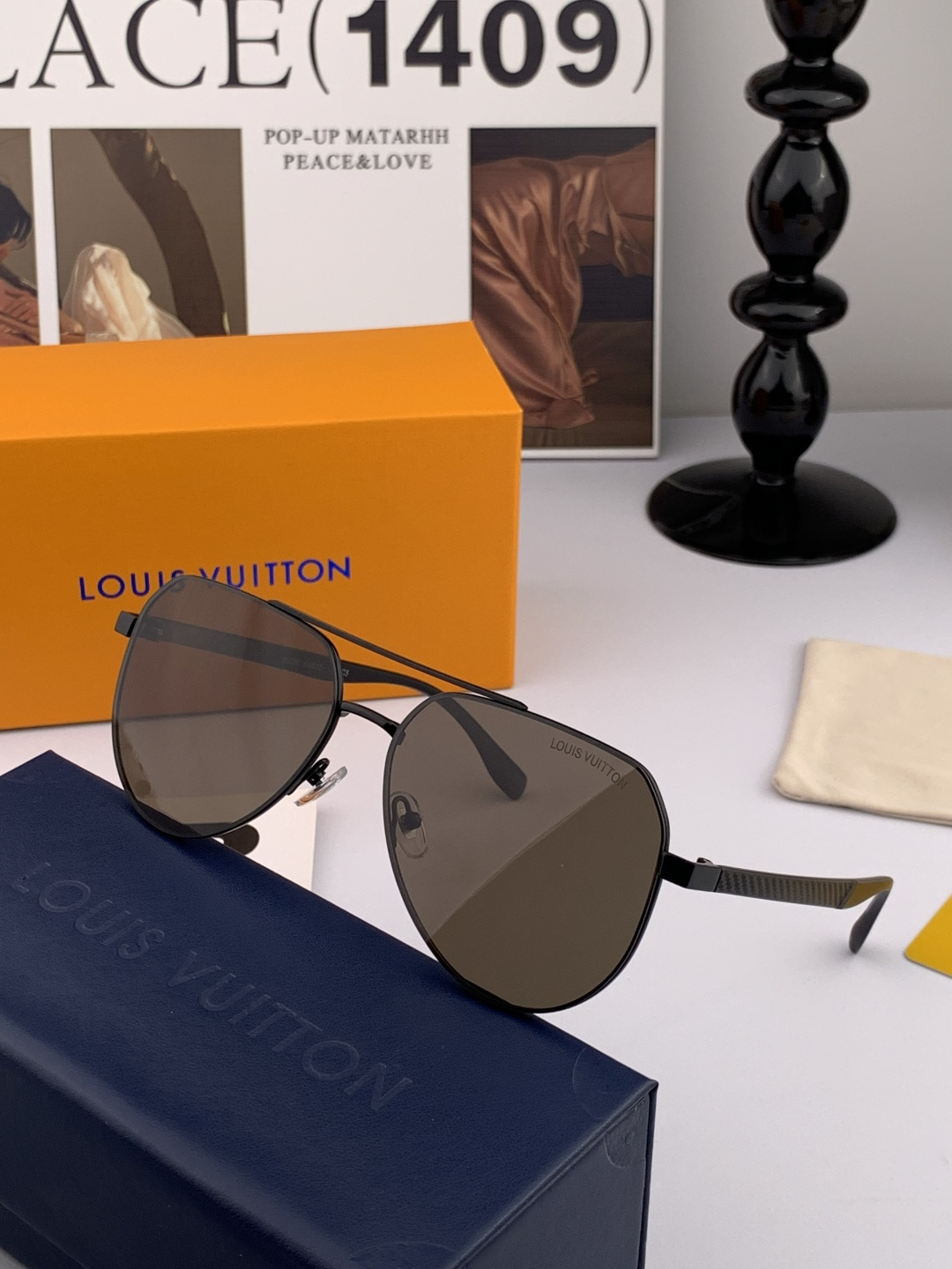 LV 男款炫彩飞行员偏光太阳镜 ❤️材质：高清尼龙加厚卡槽高清偏光镜片 🌹无边框镜架💕颜👍型号：L089