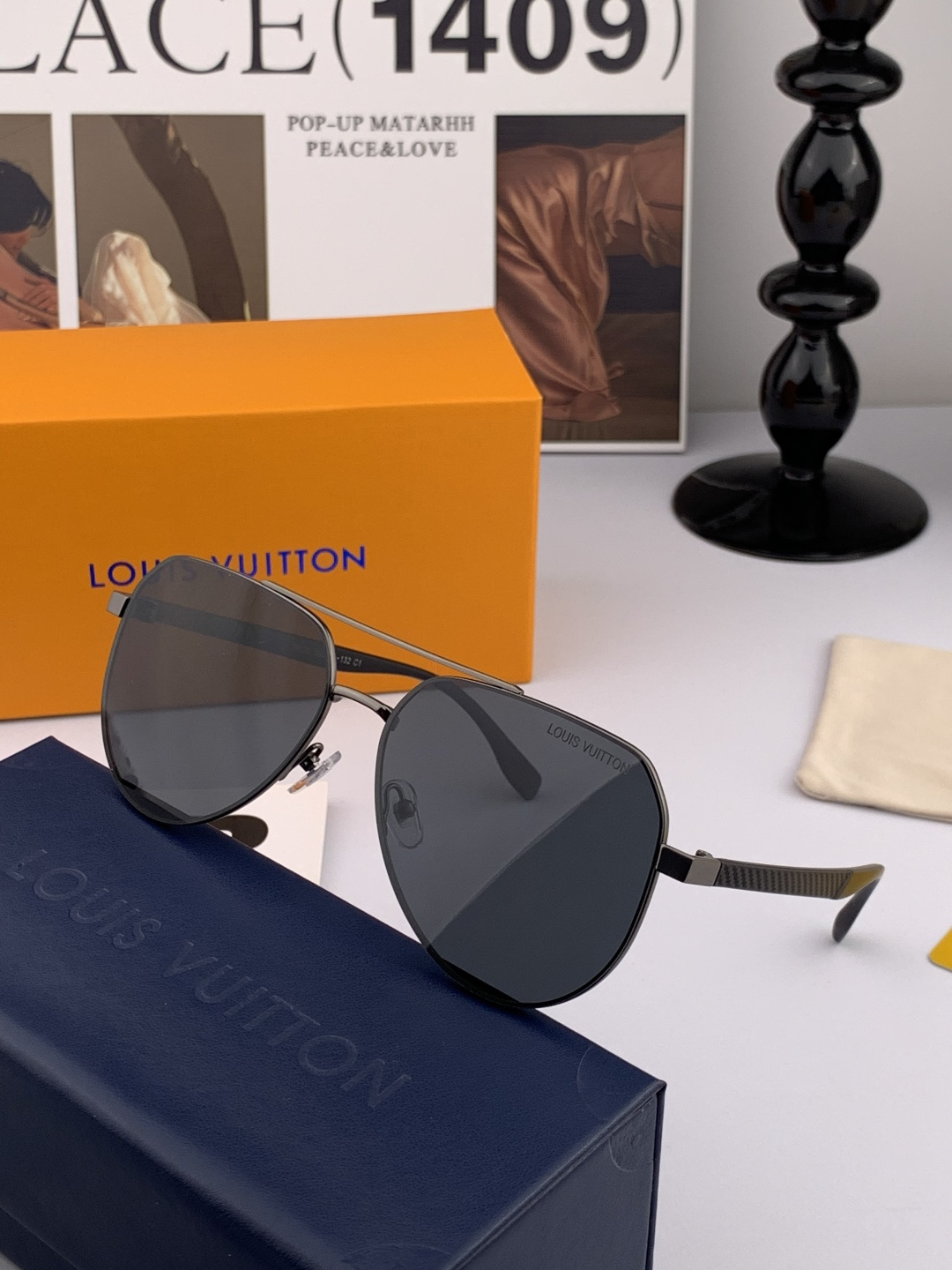 LV 男款炫彩飞行员偏光太阳镜 ❤️材质：高清尼龙加厚卡槽高清偏光镜片 🌹无边框镜架💕颜👍型号：L089