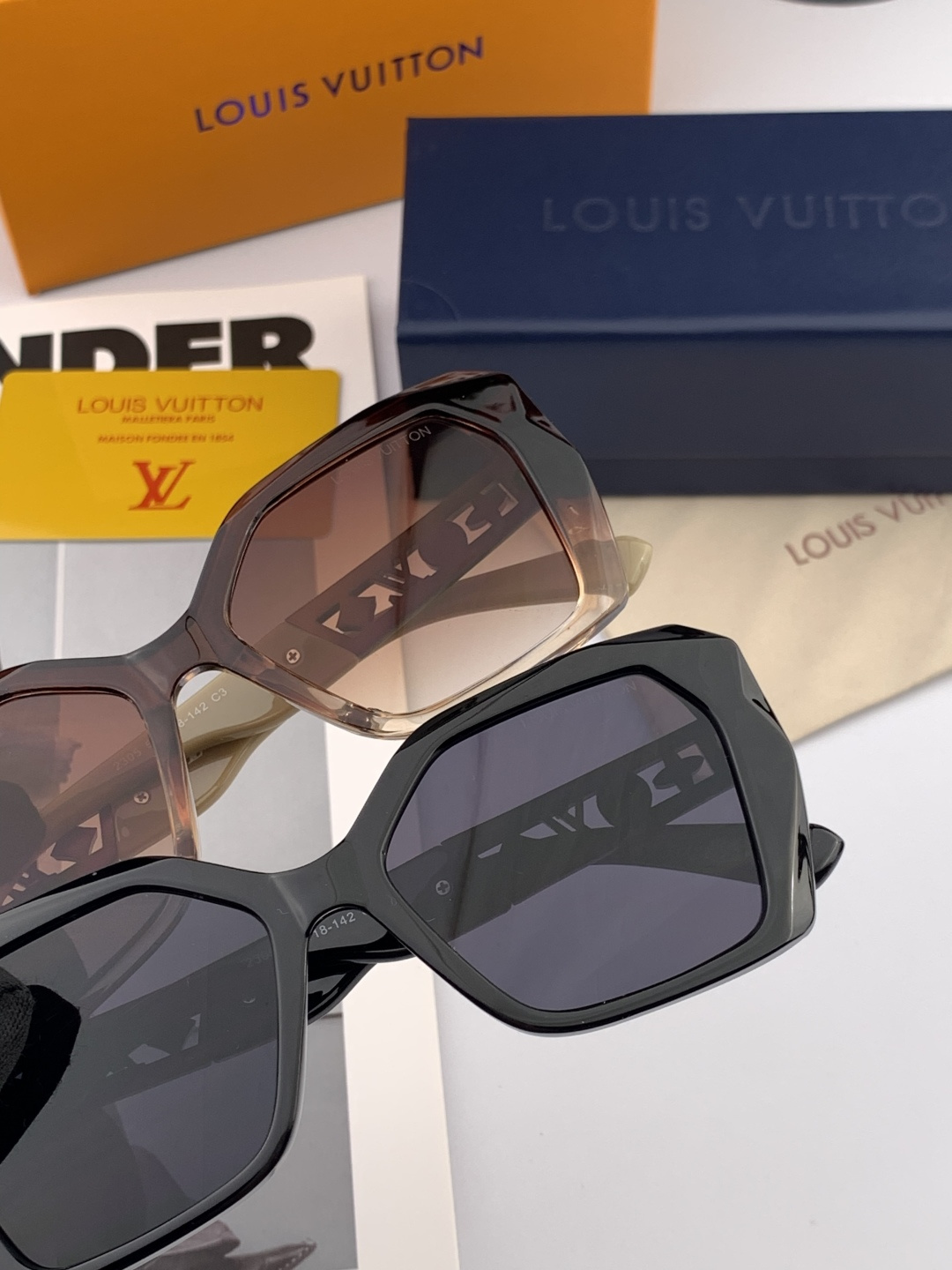 LV 2025年开春新款 潮流爆款 时尚方框太阳镜 高品质 佩戴舒适 网红潮款墨镜 型号L5230