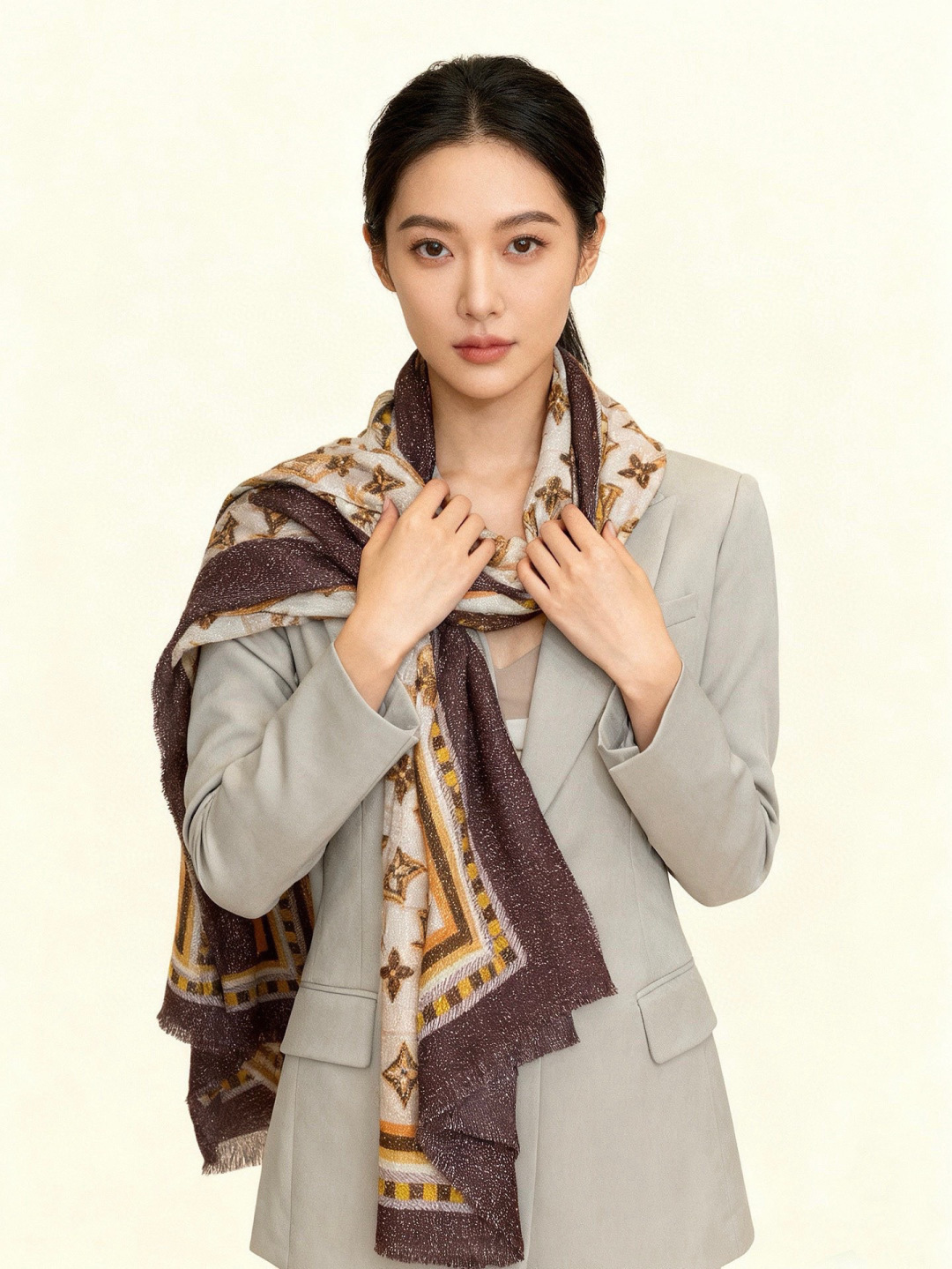 会发光发亮的围巾银丝羊绒长巾✨专柜同步‼️真心赞‼️驴家【L字母与花纹长巾】路易威登经典 Monogra