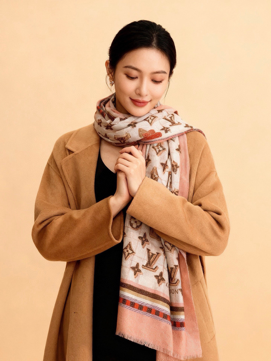 会发光发亮的围巾银丝羊绒长巾✨专柜同步‼️真心赞‼️驴家【L字母与花纹长巾】路易威登经典 Monogra