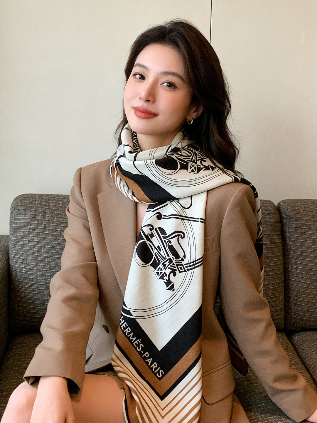 羊绒新款🆕👏👏买了都说好看‼️推荐💕爱马仕双面同色羊绒方巾【双面同色140】，顶级工艺超值‼️爱马仕专柜