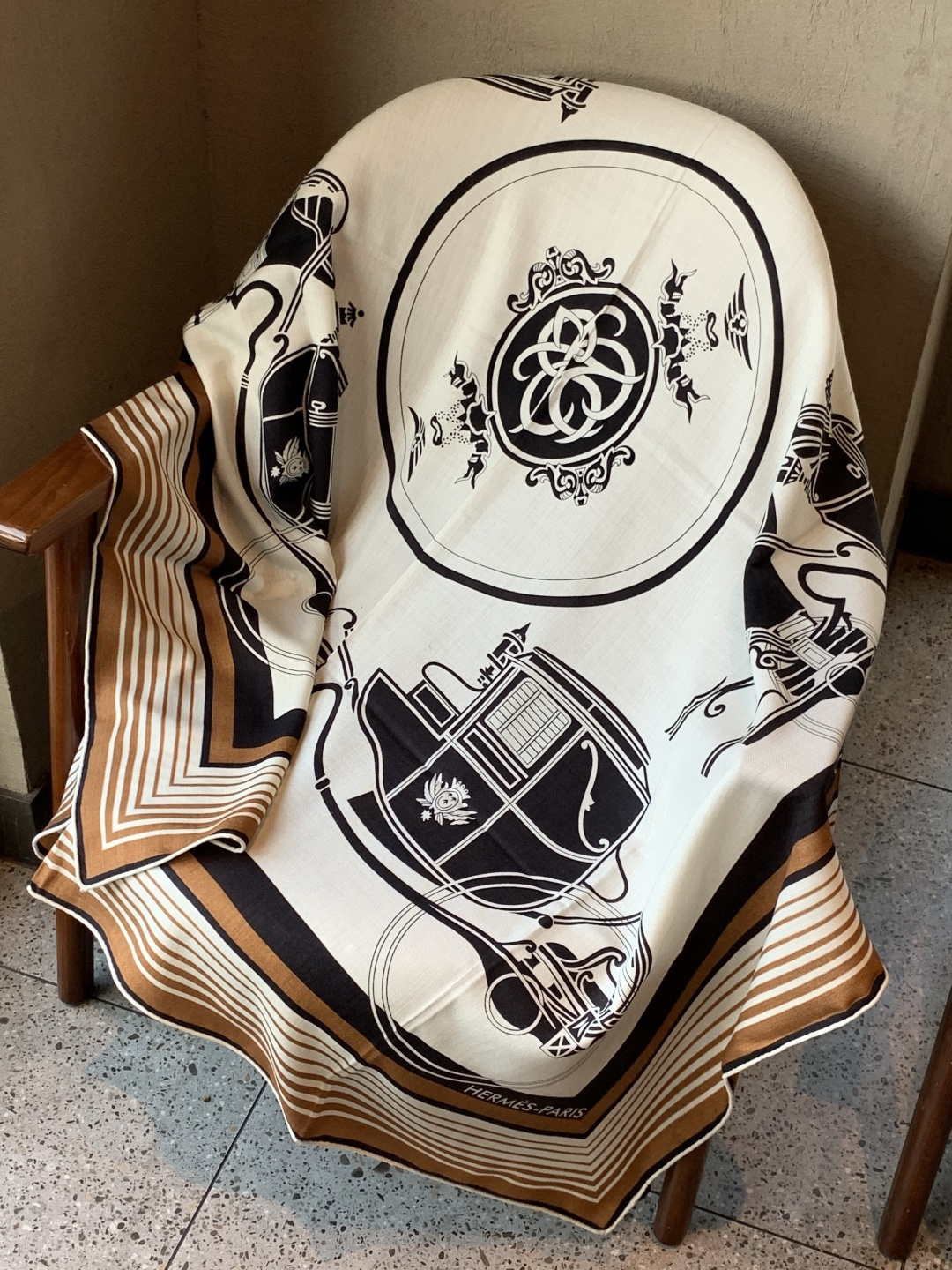 羊绒新款🆕👏👏买了都说好看‼️推荐💕爱马仕双面同色羊绒方巾【双面同色140】，顶级工艺超值‼️爱马仕专柜