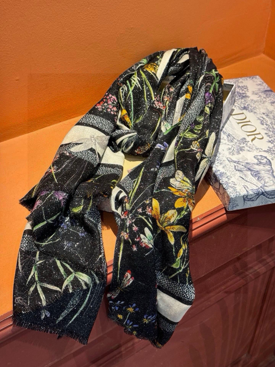 （会发光发亮的围巾）💃🏻💃🏻D家【D太阳女神银丝长巾】‼️抢‼️VIP推荐 ‼️👍下手一定要快【高端 大