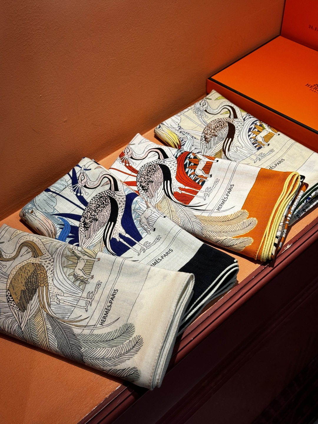 羊绒新款🆕👏买了都说好看‼️推荐💕爱马仕双面同色羊绒方巾，【奇珍乐园双面同色140】顶级工艺超值‼️爱马