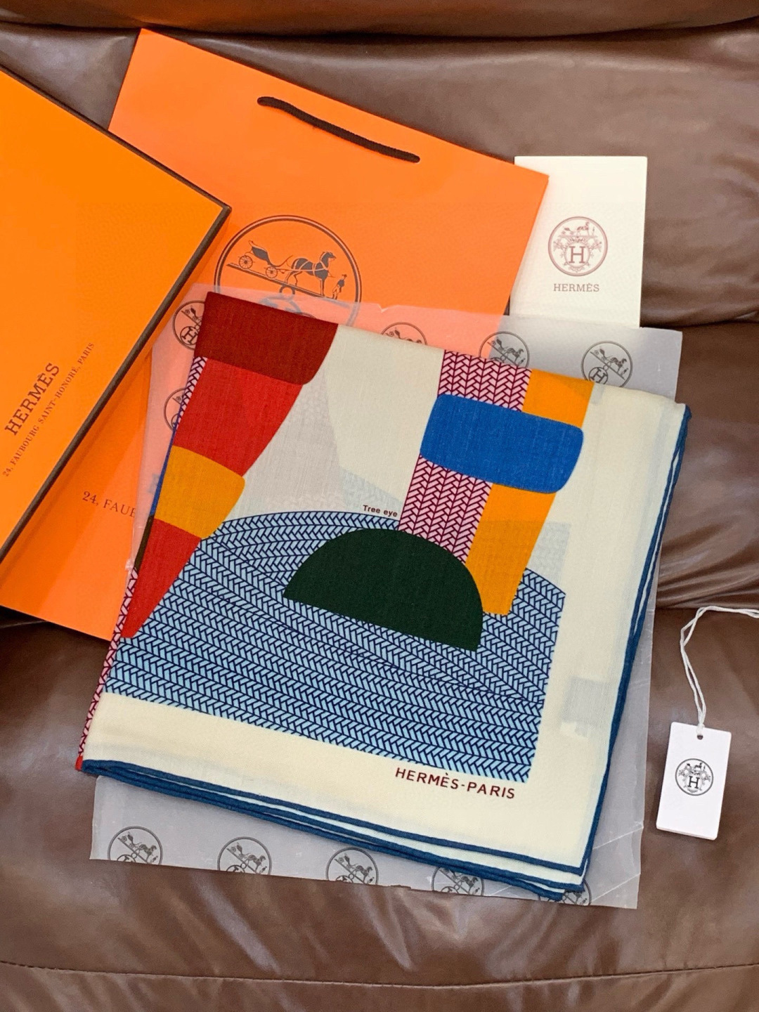 【140顶级丝羊绒双面同色披肩『骏马之城』！！超级气质！！】不仅美有其表，更有好品质与好细节的出彩内质！