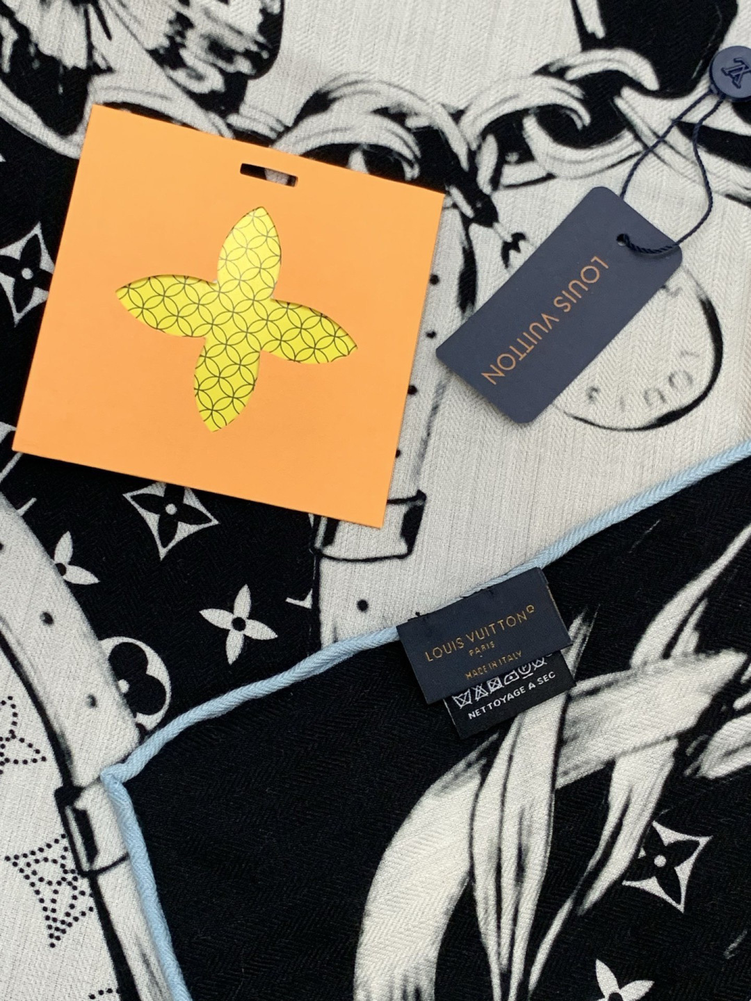 LV x TM 140披肩【140顶级丝绒双面同色披肩】本款LVxTMMonogram Multicol